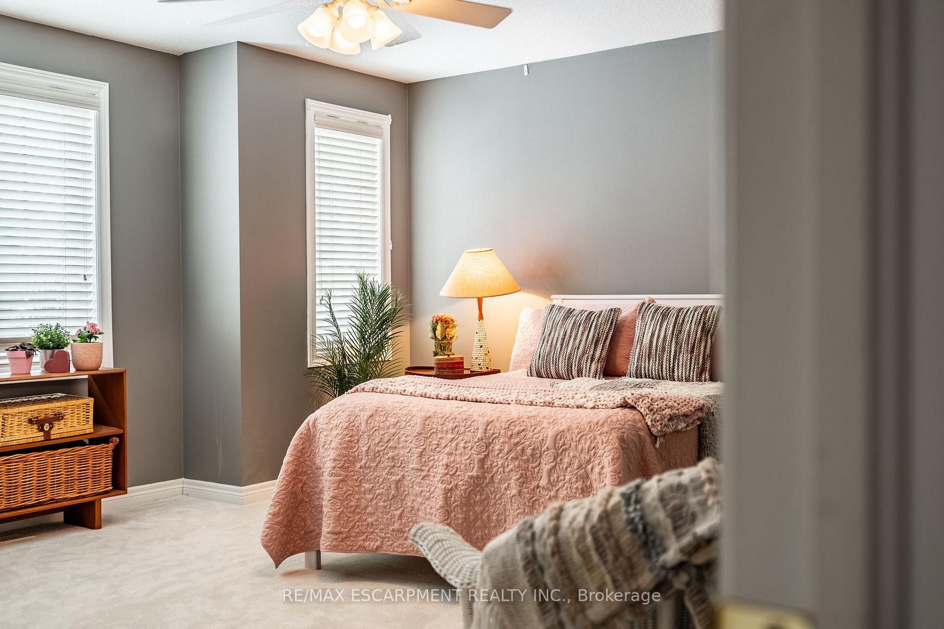Photo 24 of 65 Goldenview Court, Hamilton, Waterdown — HOMEH