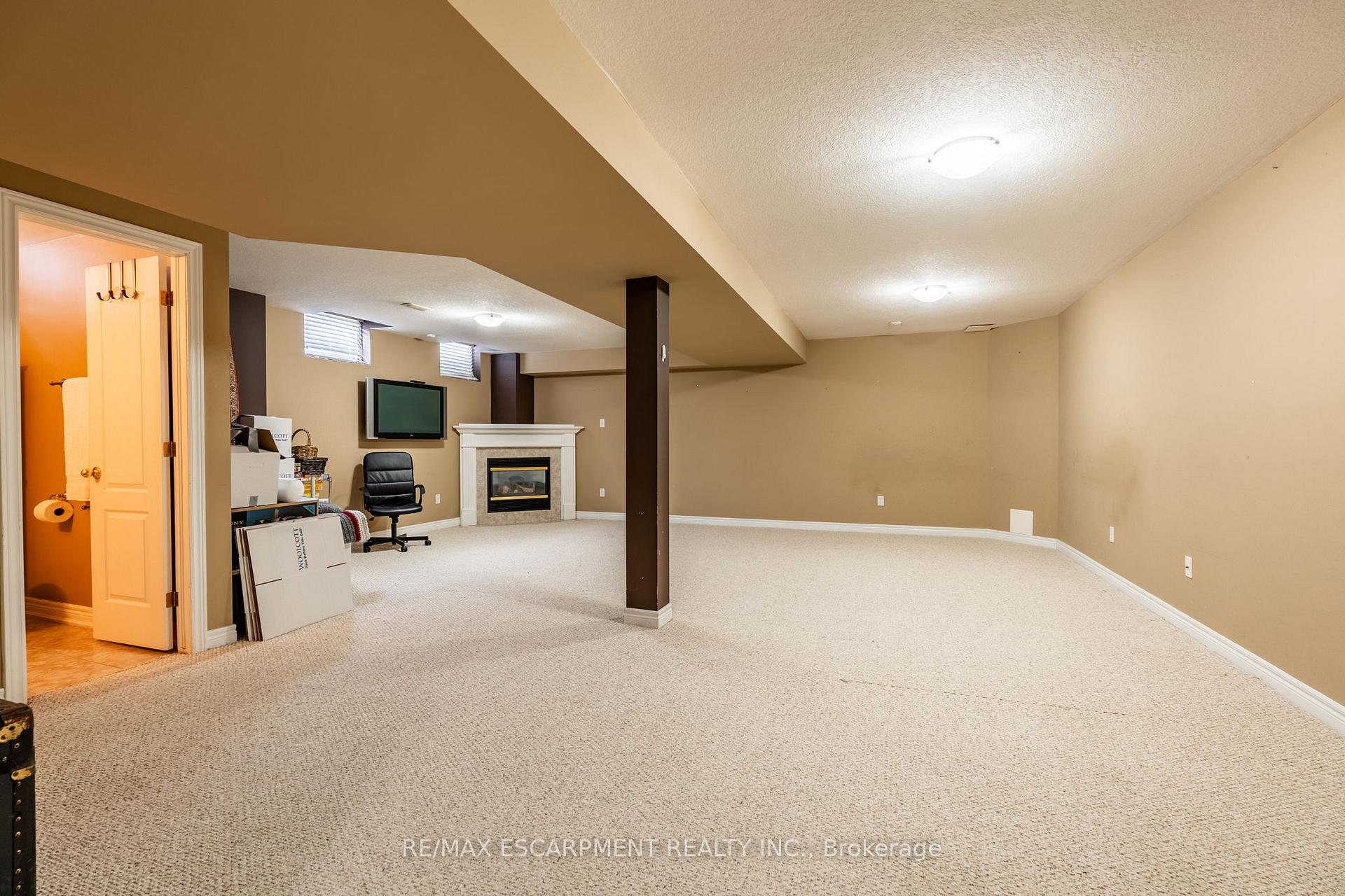 Photo 25 of 65 Goldenview Court, Hamilton, Waterdown — HOMEH