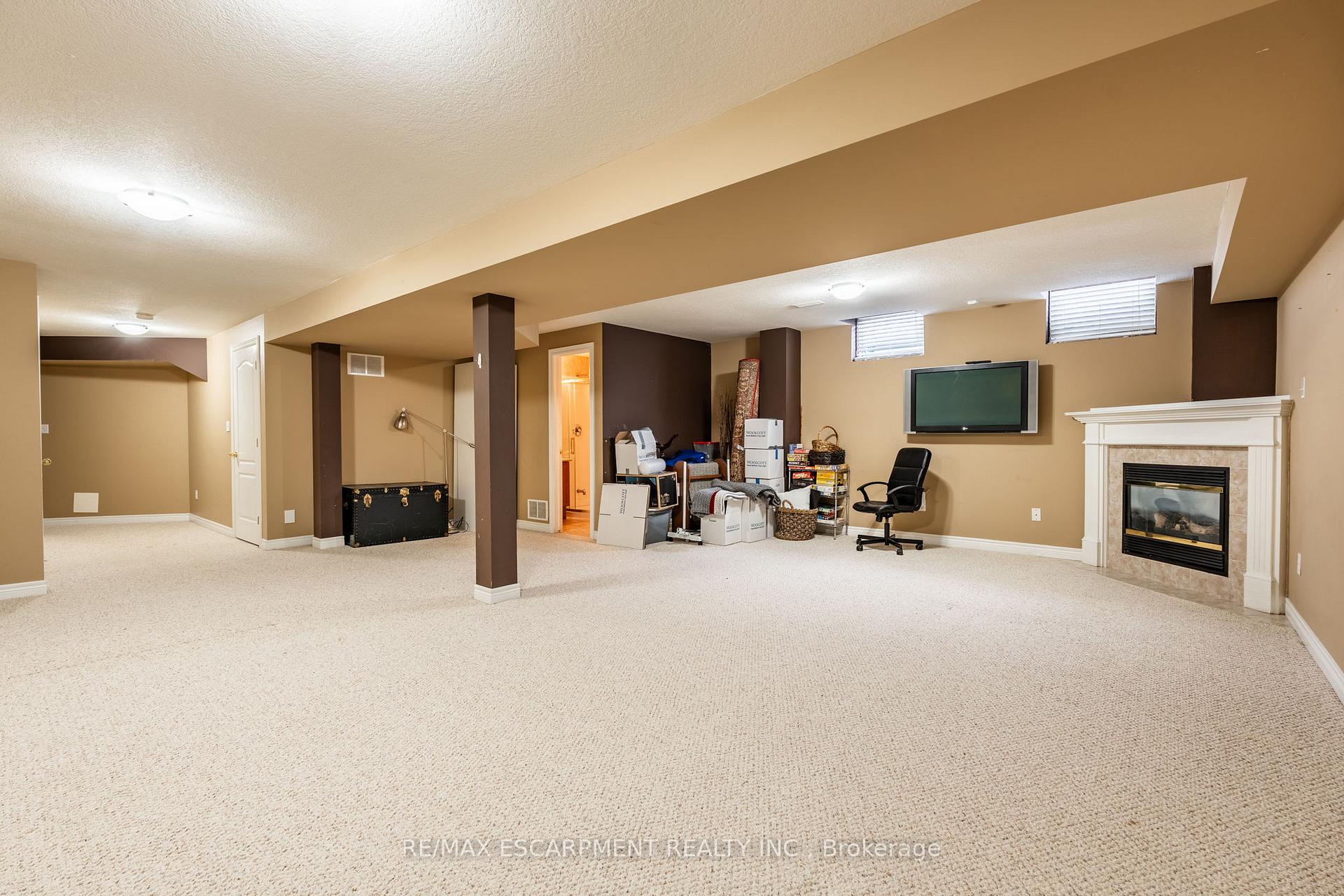 Photo 33 of 65 Goldenview Court, Hamilton, Waterdown — HOMEH