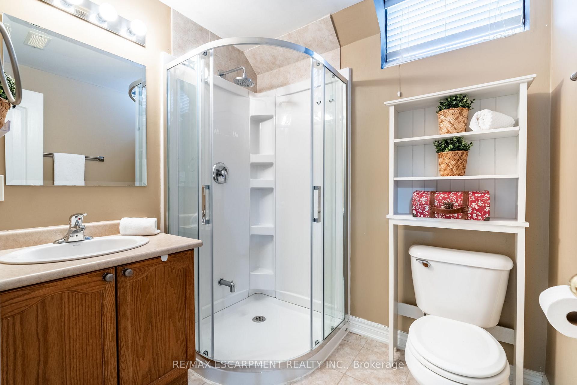 Photo 31 of 65 Goldenview Court, Hamilton, Waterdown — HOMEH