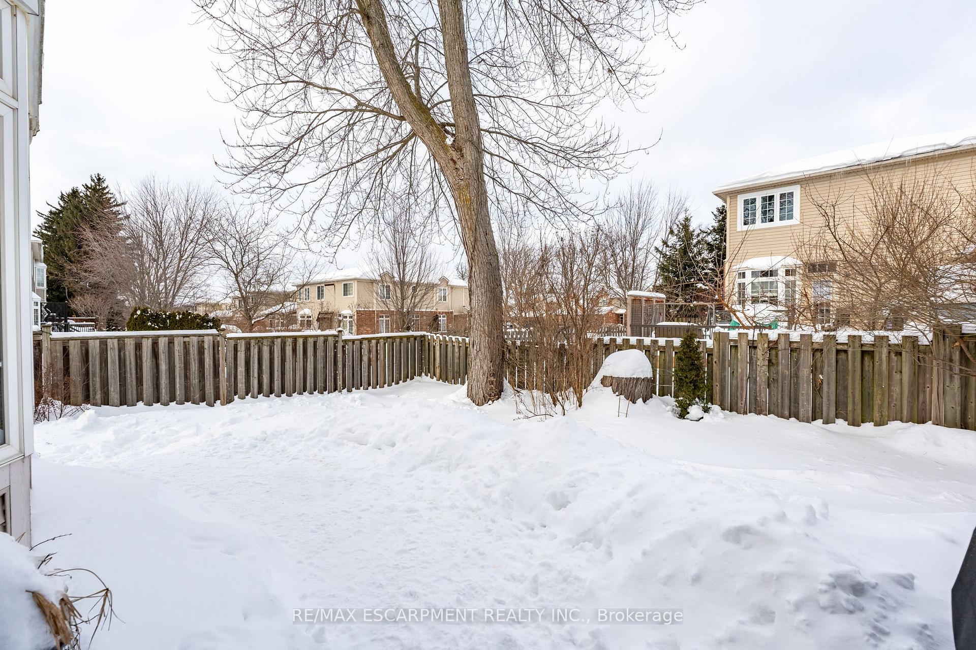Photo 37 of 65 Goldenview Court, Hamilton, Waterdown — HOMEH