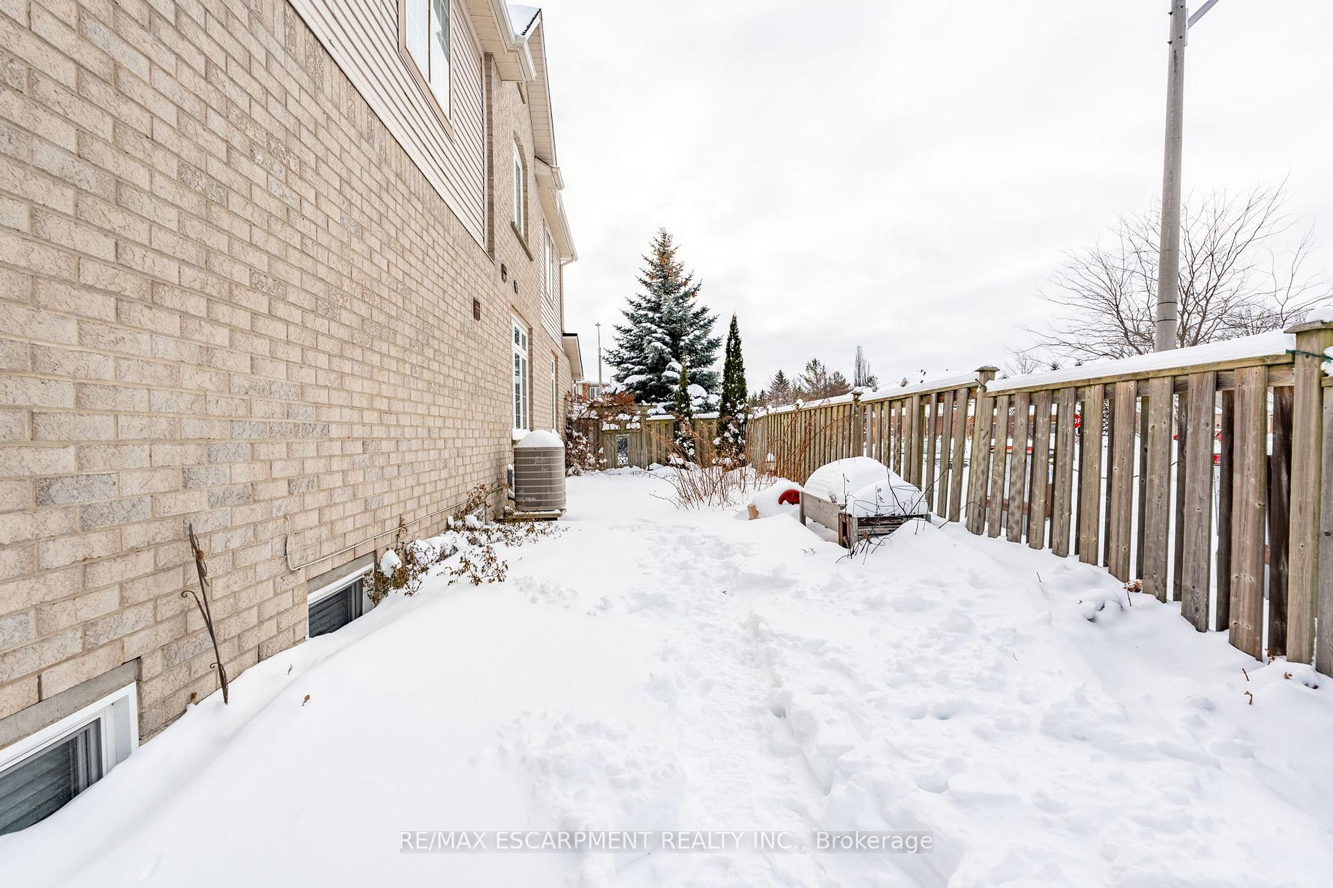 Photo 38 of 65 Goldenview Court, Hamilton, Waterdown — HOMEH