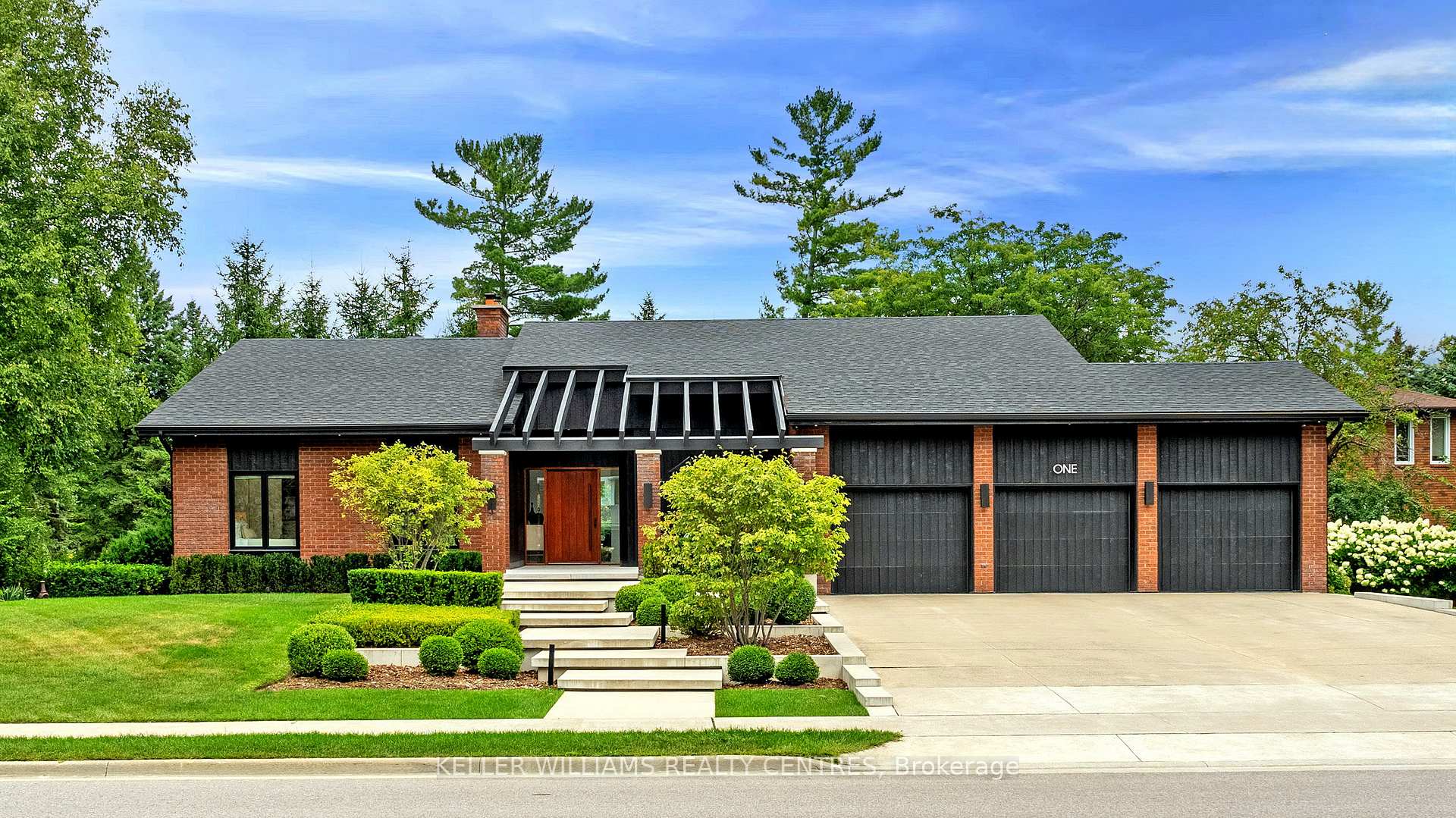 Photo 7 of 1 Forestwood Lane, Barrie, South Shore — HOMEH