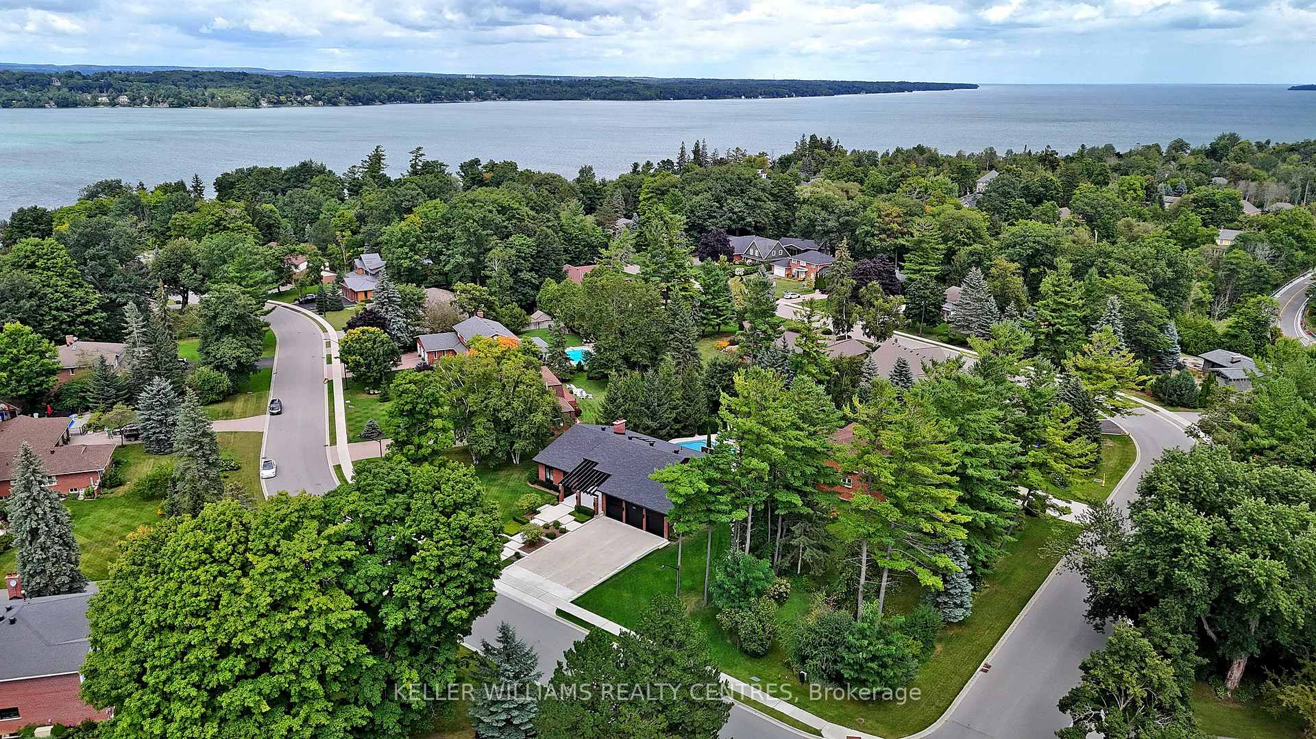 Photo 45 of 1 Forestwood Lane, Barrie, South Shore — HOMEH