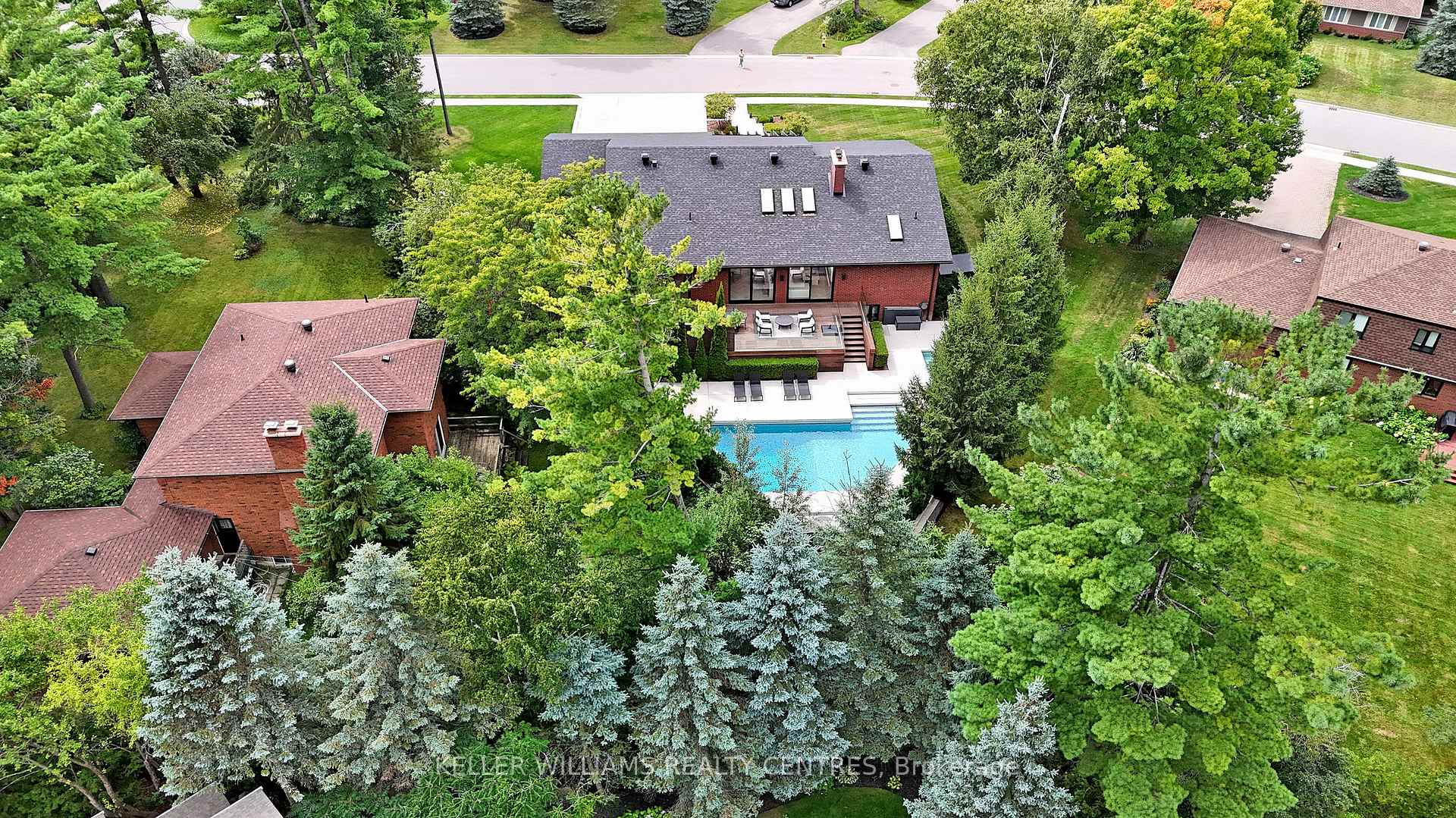 Photo 48 of 1 Forestwood Lane, Barrie, South Shore — HOMEH