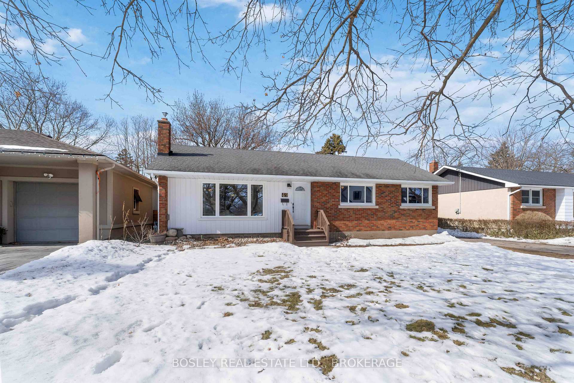 Photo 3 of 49 Aquadale Drive, St. Catharines, Lakeshore — HOMEH