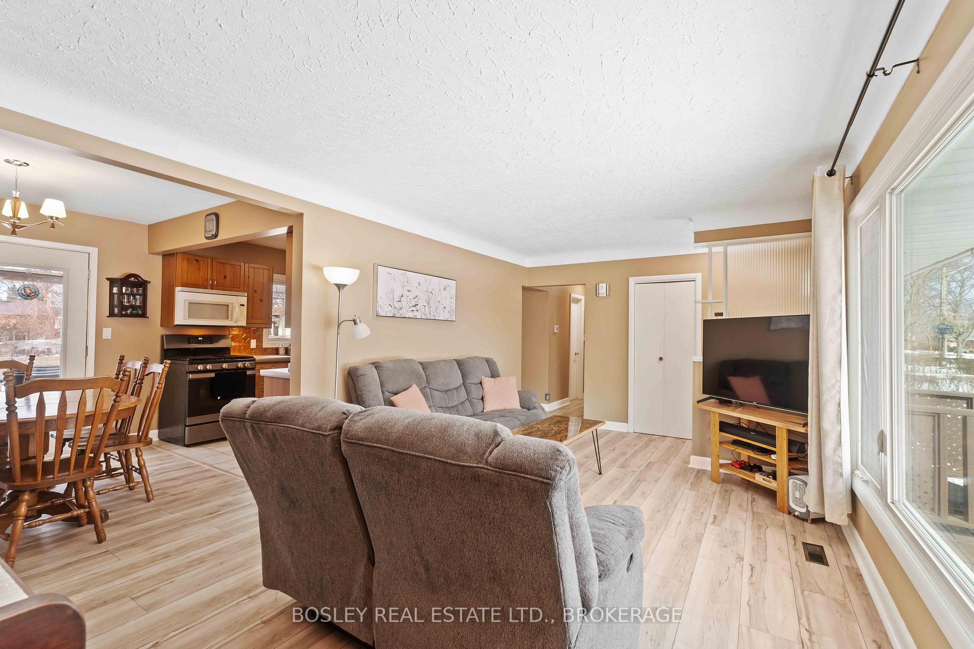 Photo 12 of 49 Aquadale Drive, St. Catharines, Lakeshore — HOMEH