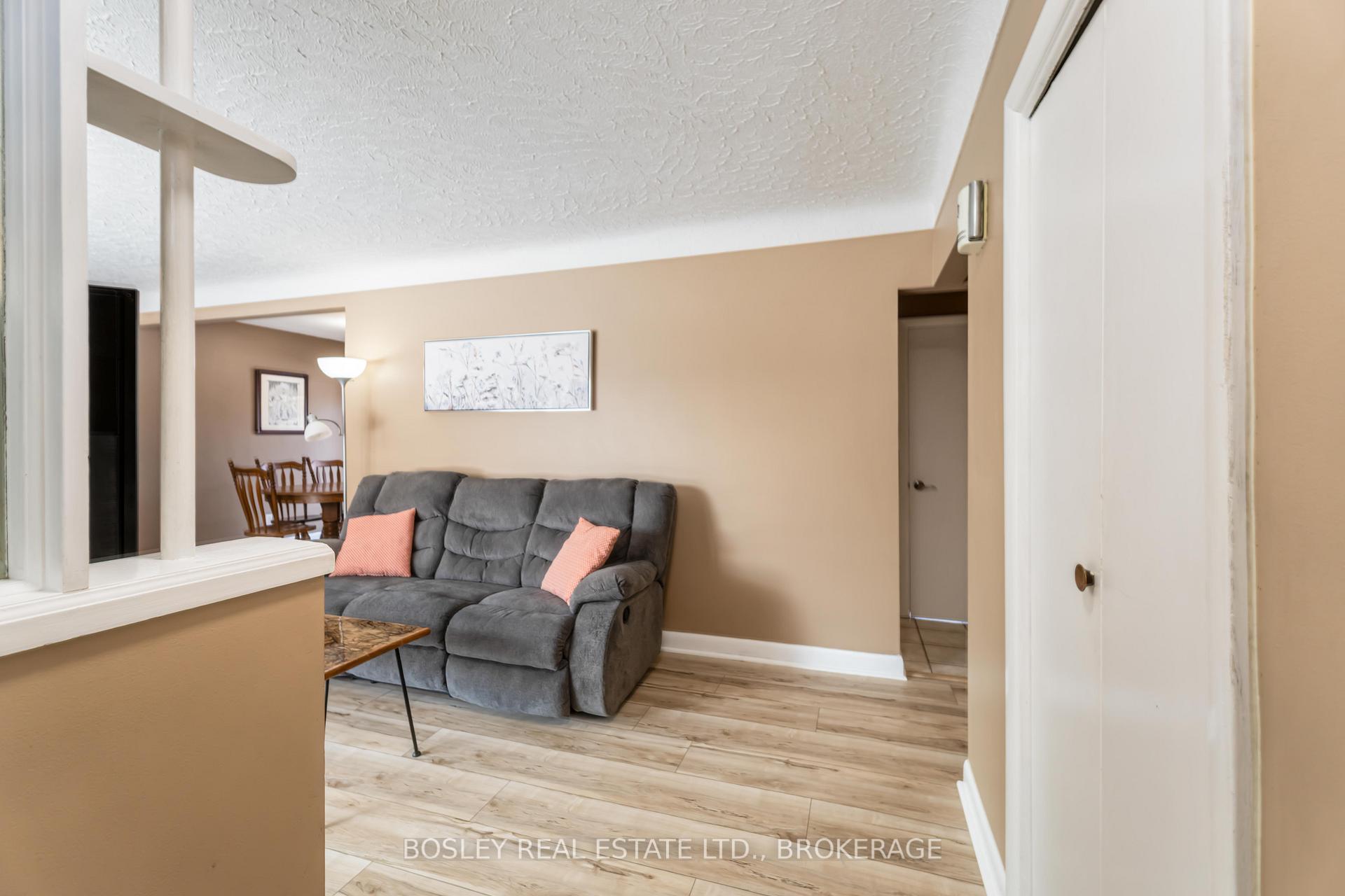 Photo 7 of 49 Aquadale Drive, St. Catharines, Lakeshore — HOMEH