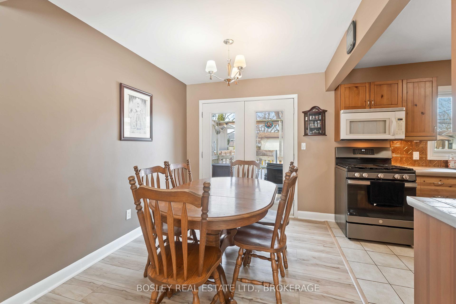 Photo 9 of 49 Aquadale Drive, St. Catharines, Lakeshore — HOMEH
