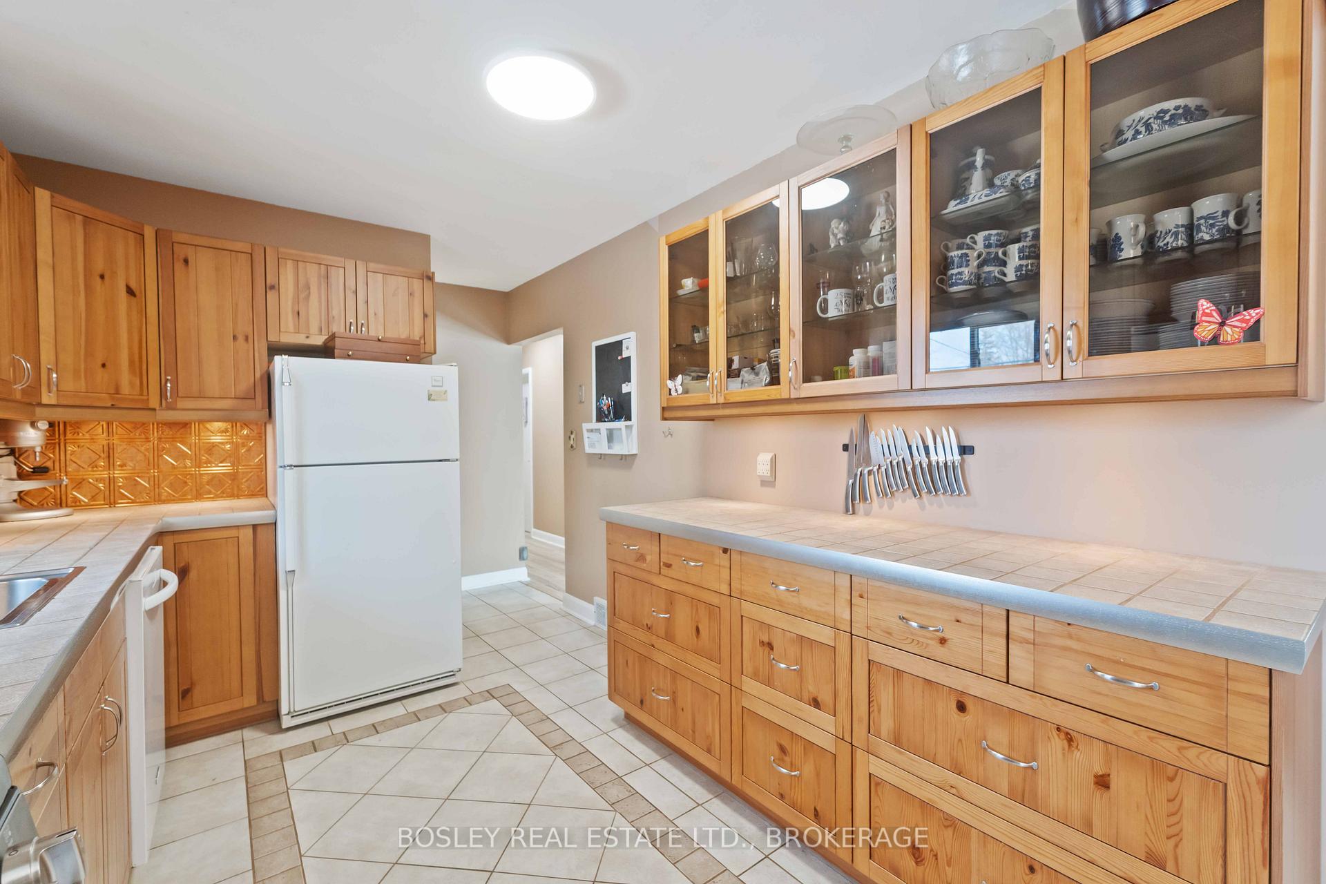 Photo 13 of 49 Aquadale Drive, St. Catharines, Lakeshore — HOMEH