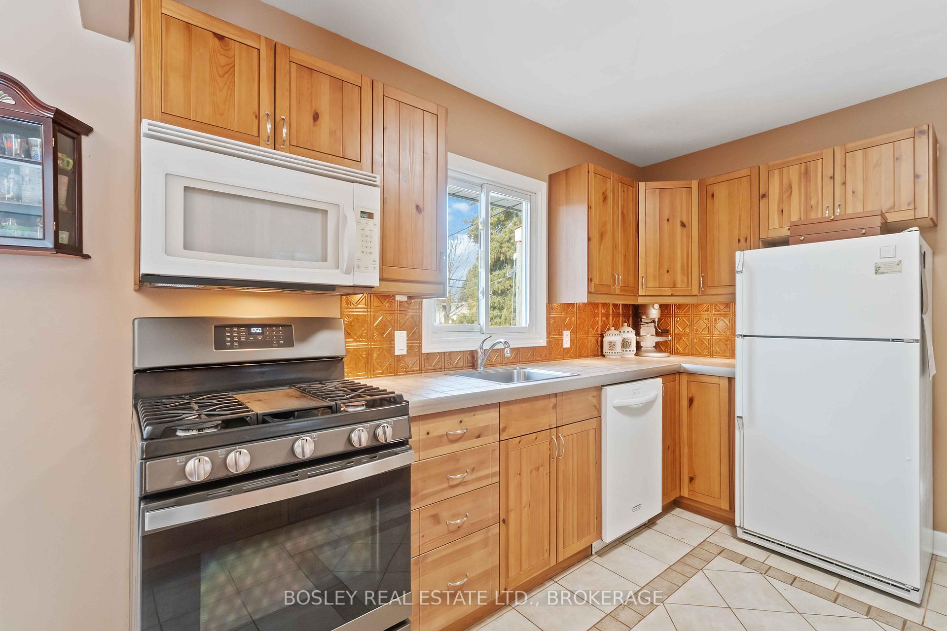Photo 15 of 49 Aquadale Drive, St. Catharines, Lakeshore — HOMEH