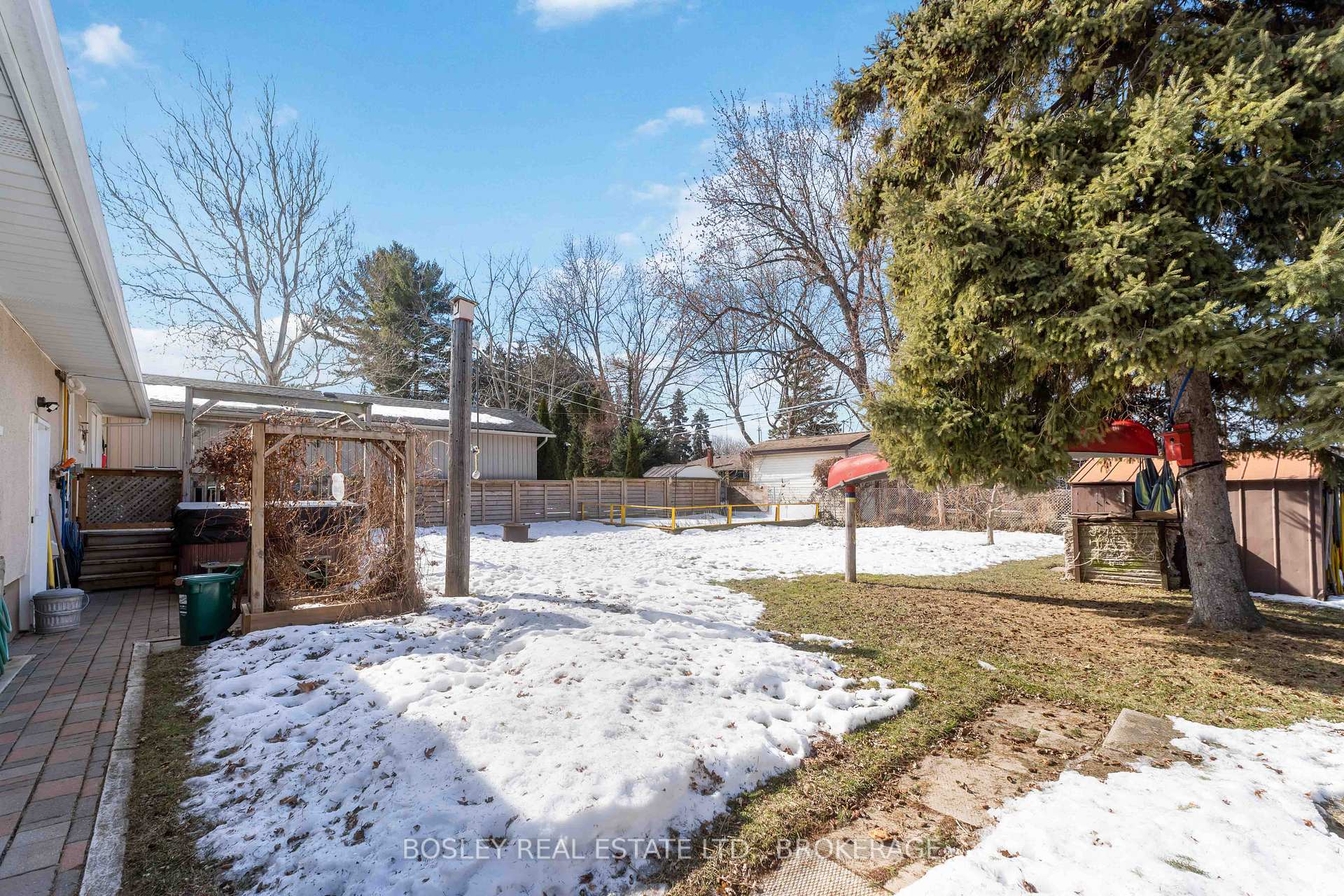 Photo 25 of 49 Aquadale Drive, St. Catharines, Lakeshore — HOMEH
