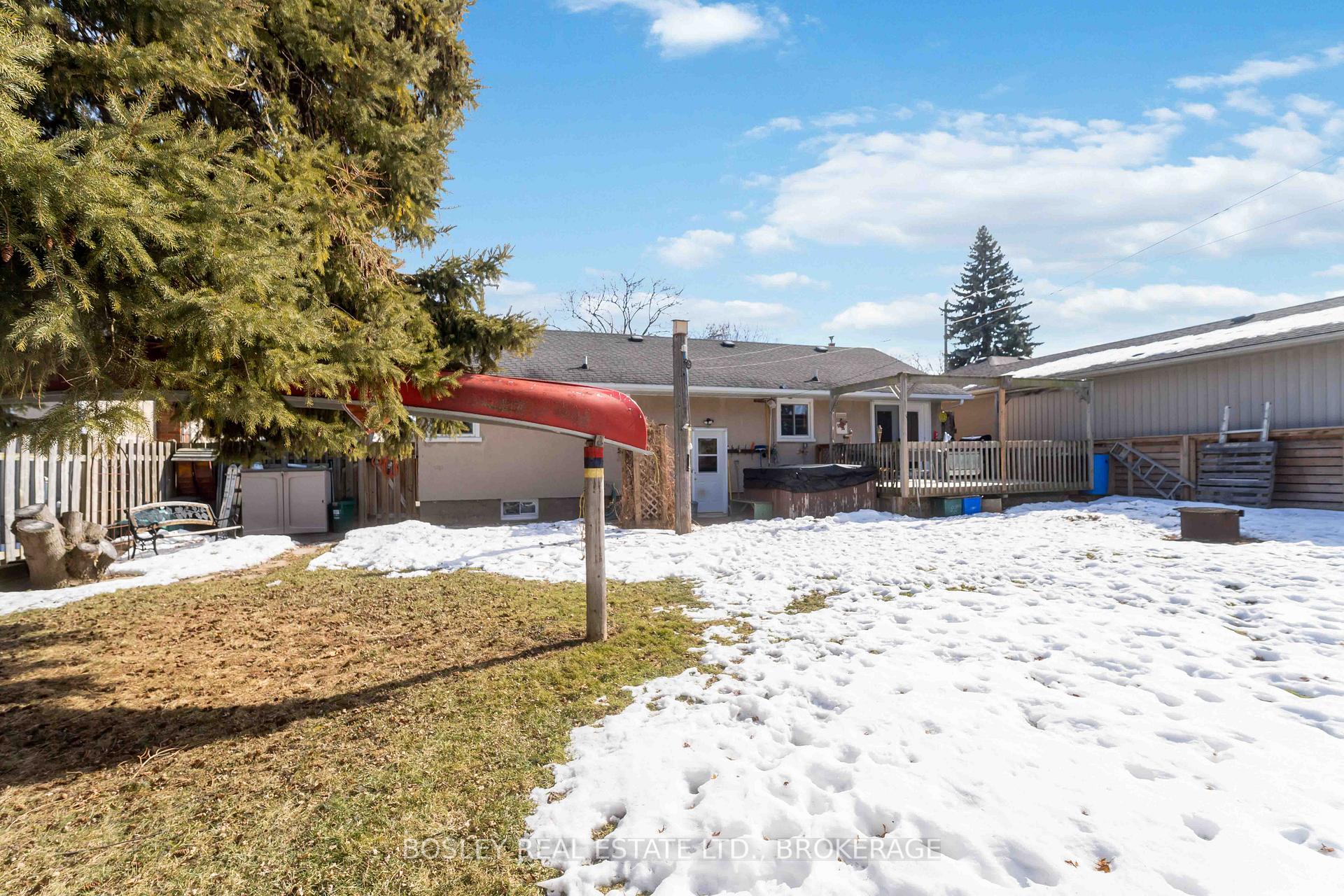 Photo 23 of 49 Aquadale Drive, St. Catharines, Lakeshore — HOMEH