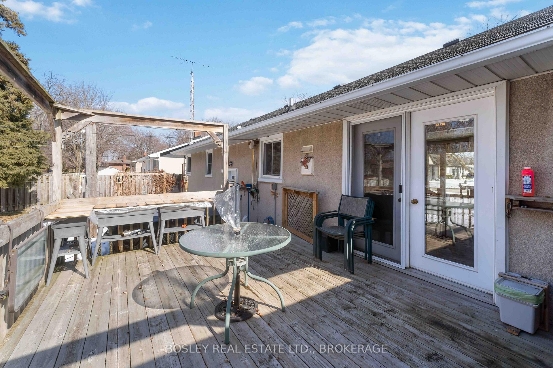 Photo 29 of 49 Aquadale Drive, St. Catharines, Lakeshore — HOMEH