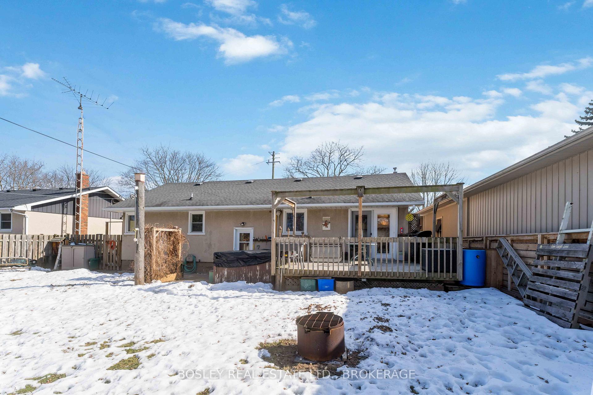 Photo 27 of 49 Aquadale Drive, St. Catharines, Lakeshore — HOMEH