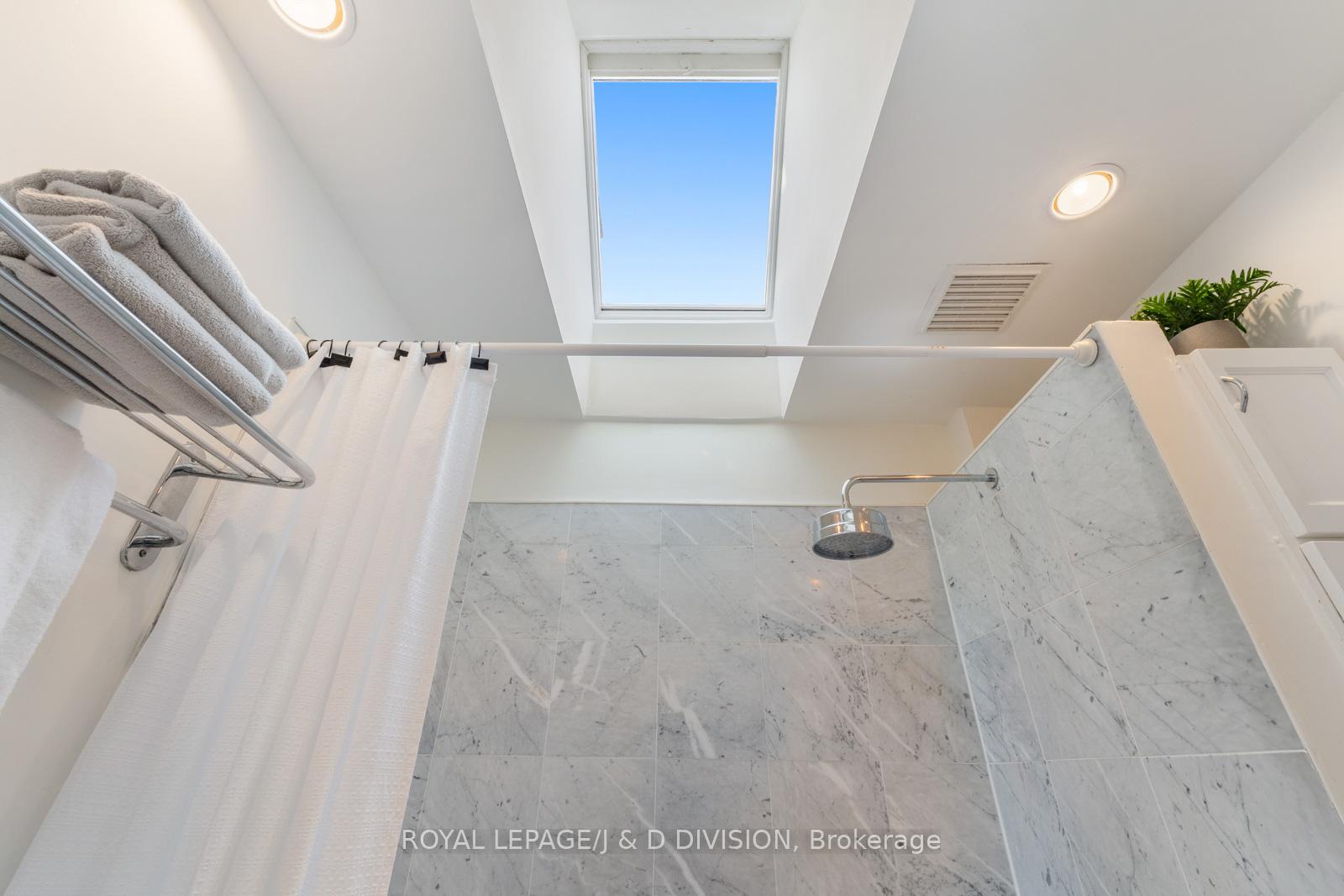 Photo 23 of 360 Briar Hill Avenue, Toronto, Lawrence Park South — HOMEH