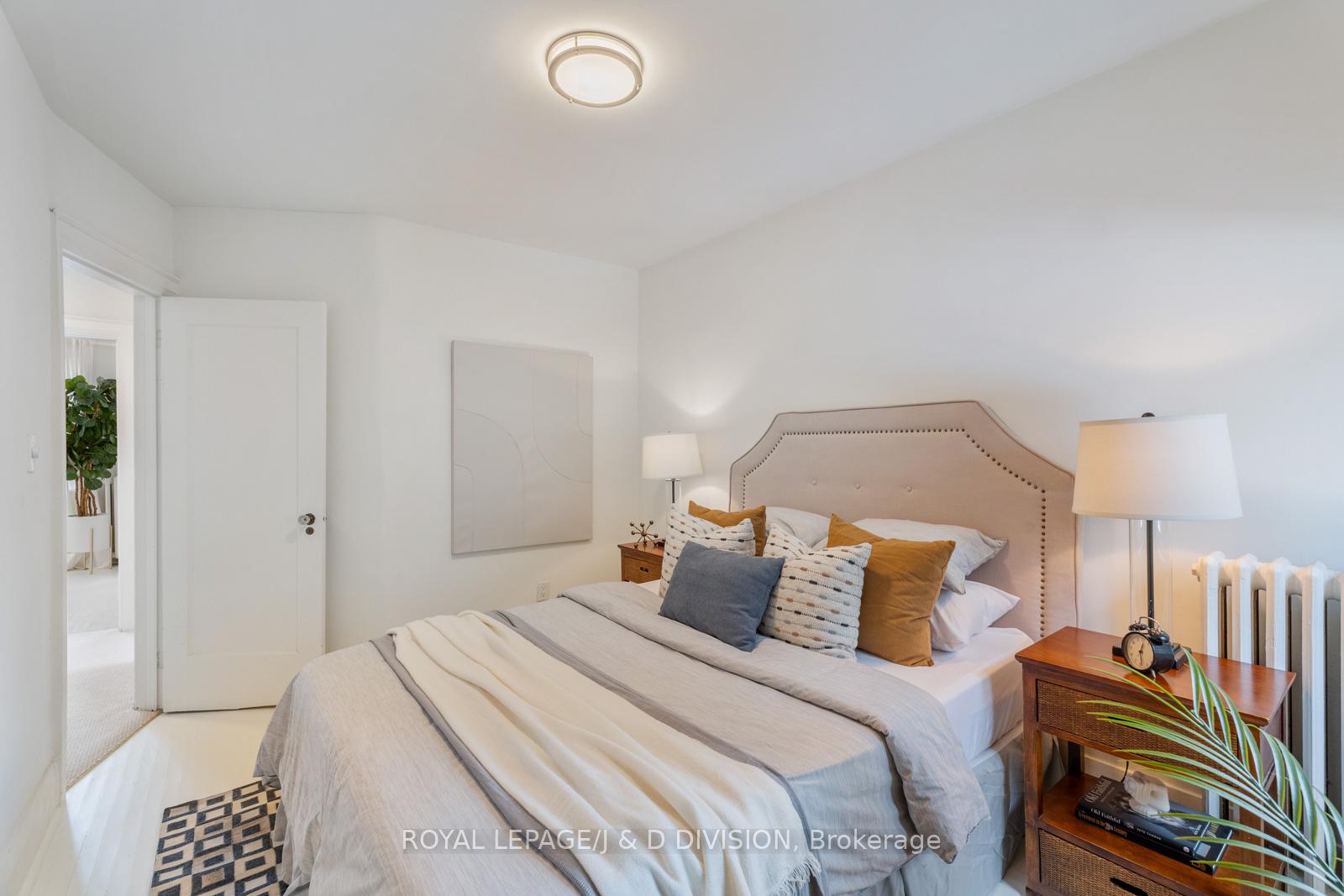 Photo 18 of 360 Briar Hill Avenue, Toronto, Lawrence Park South — HOMEH