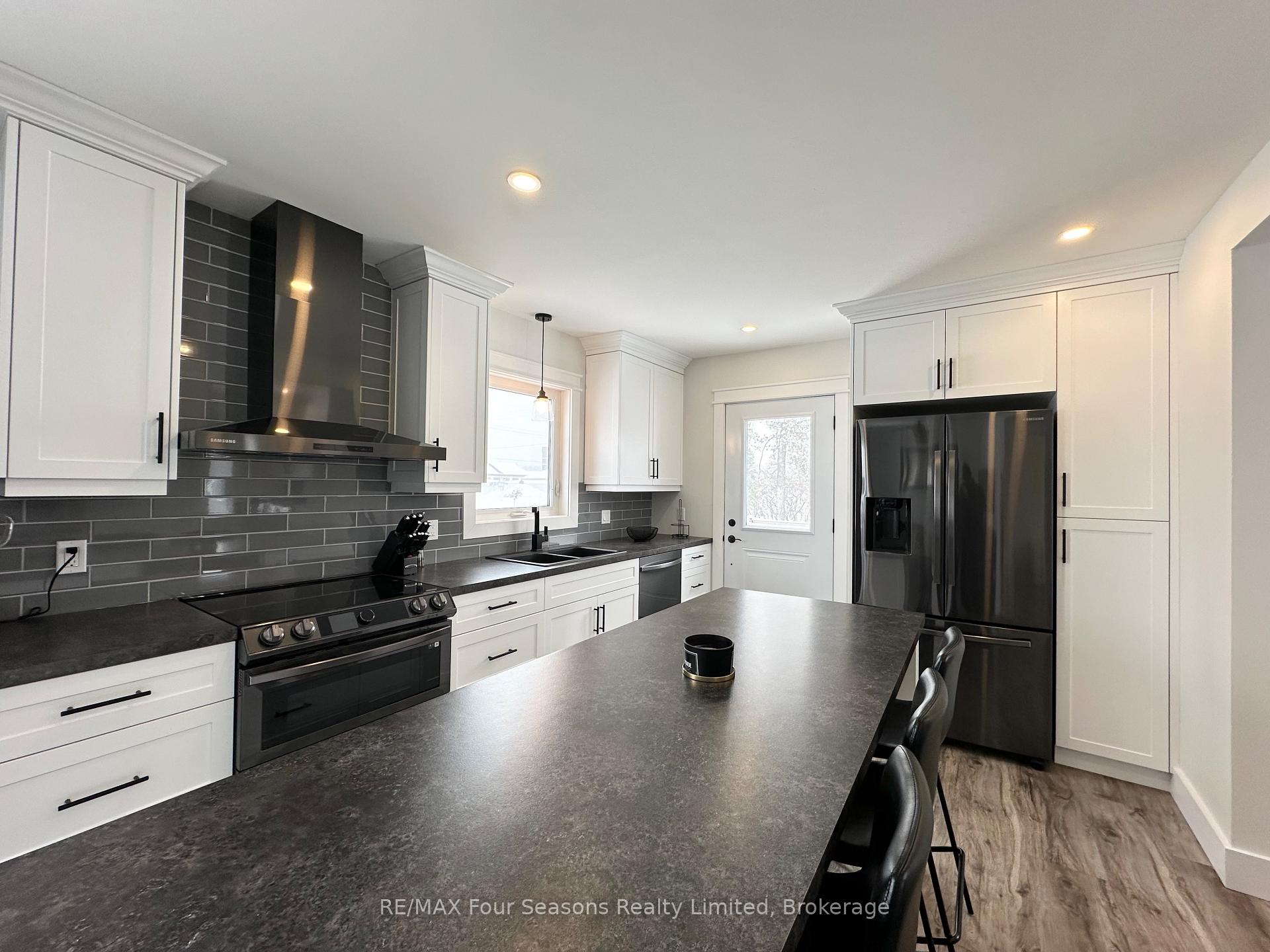 Photo 5 of 7455 County Road 91, Clearview, Stayner — HOMEH