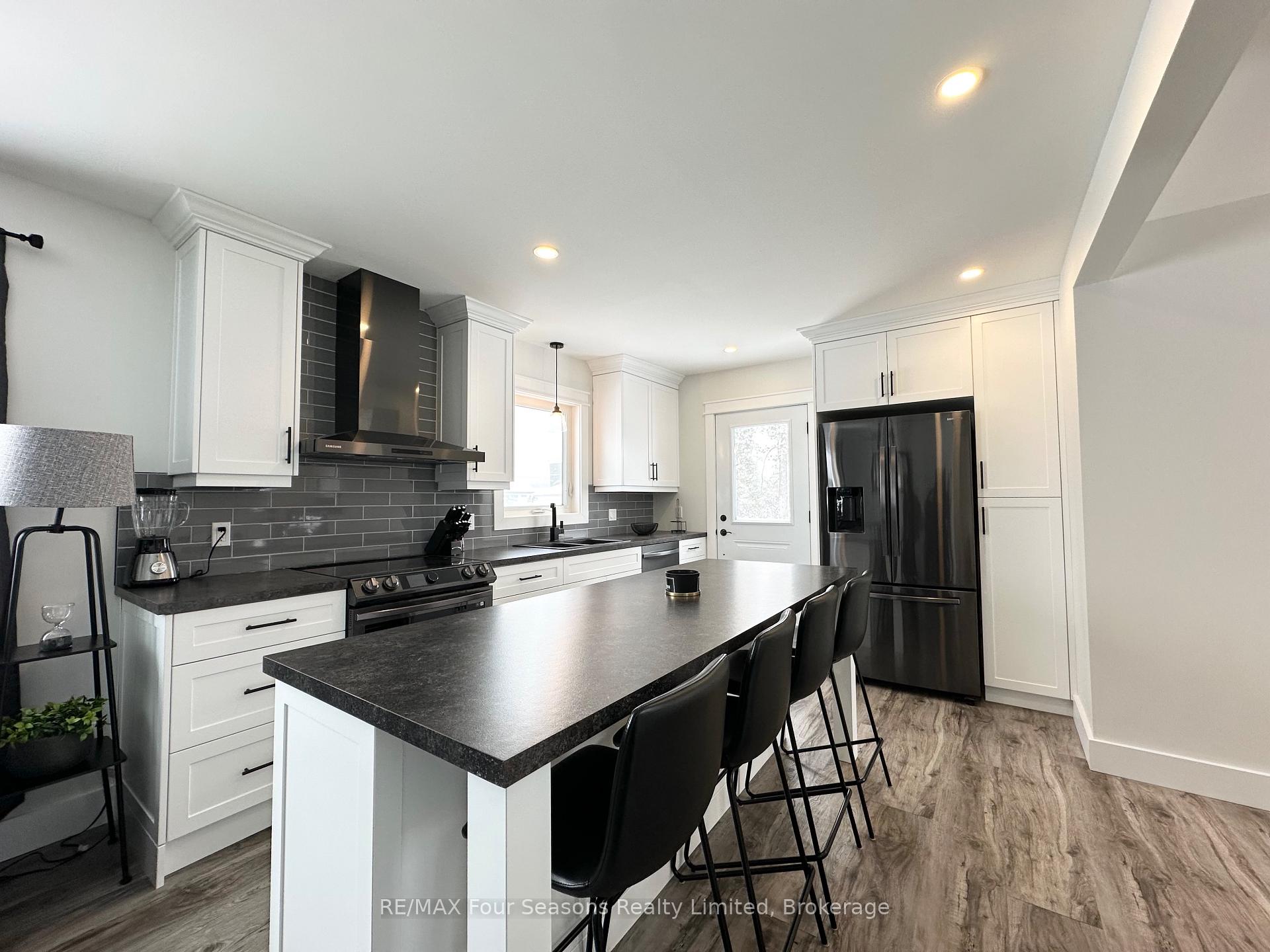Photo 4 of 7455 County Road 91, Clearview, Stayner — HOMEH