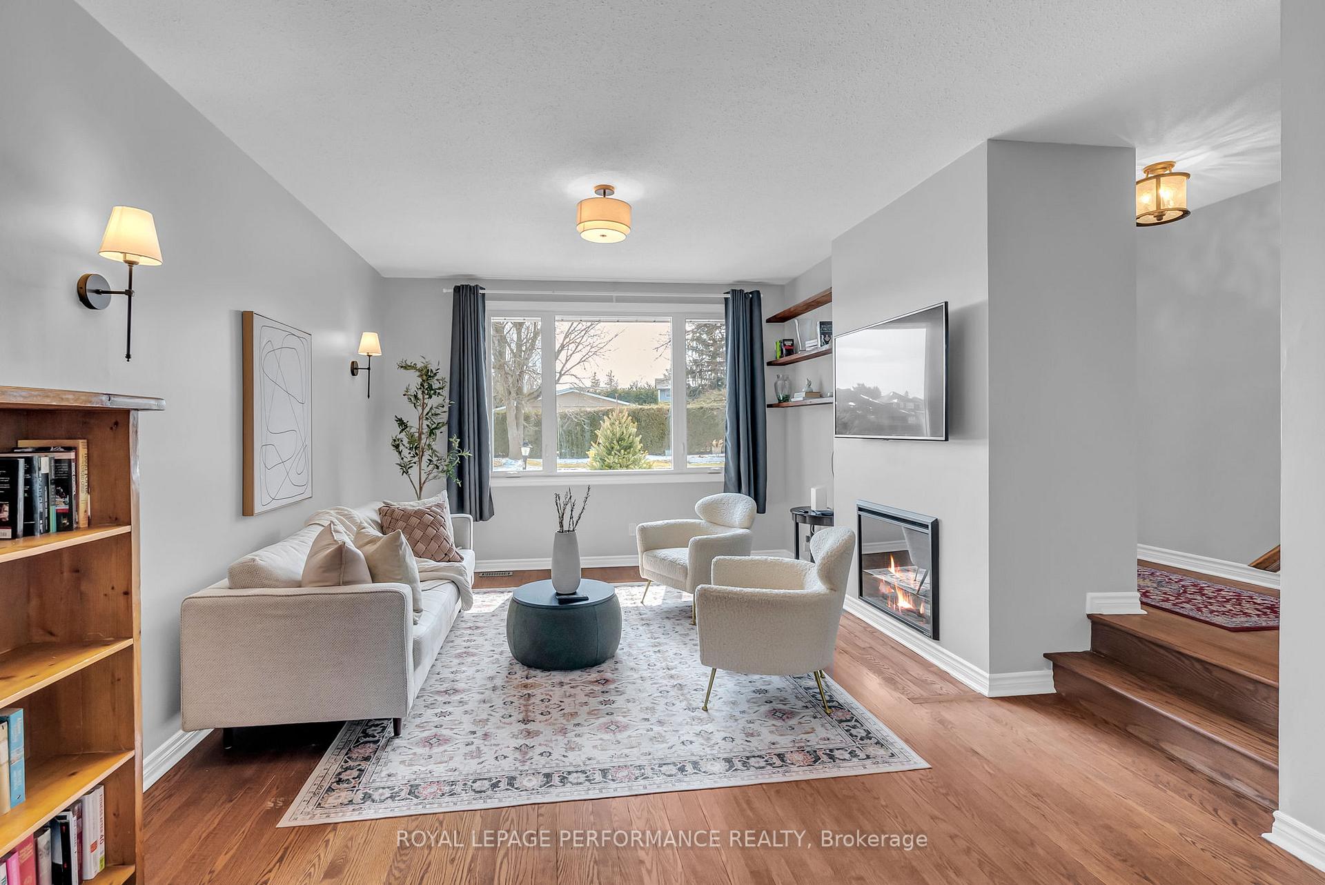 Photo 3 of 15 Brian Crescent, Ottawa, Bruce Farm/Graham Park/Qualicum/Bellands — HOMEH