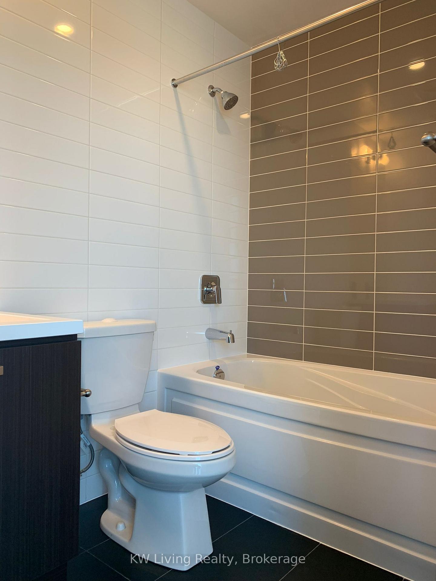 Photo 8 of Unit 3208, 125 Redpath Avenue, Toronto, Mount Pleasant West — HOMEH