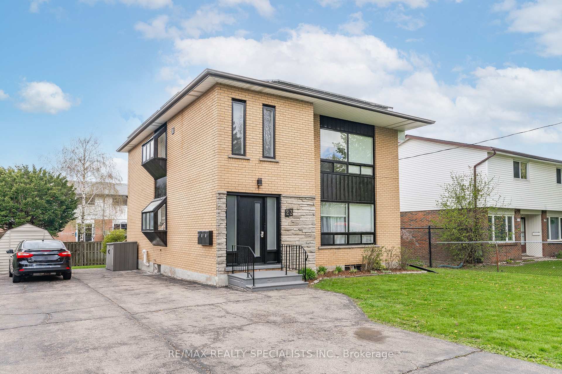 Photo 2 of 23 Rutherford Drive, Kitchener, Centreville Chicopee — HOMEH