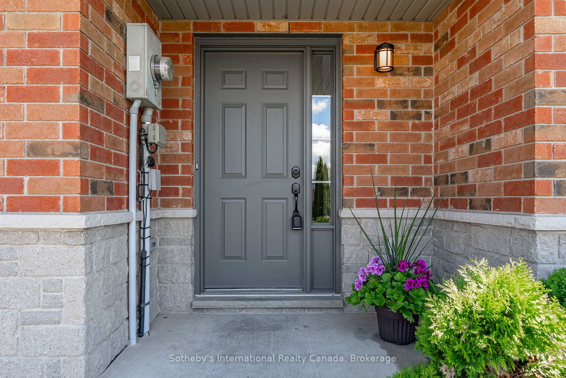 Photo 11 of 501 Southridge Drive, Hamilton, Mountview — HOMEH