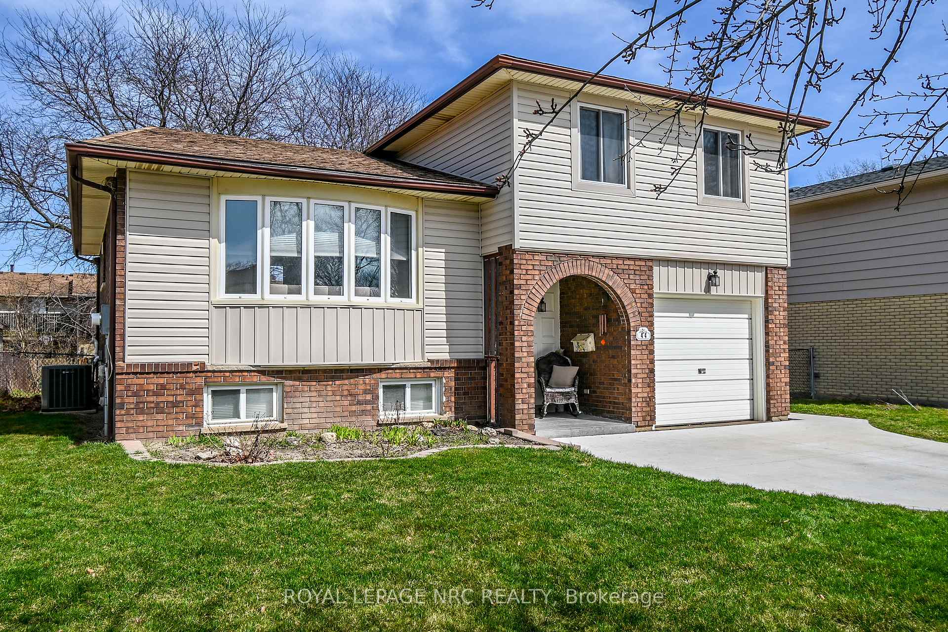 Photo 1 of 44 Harbour Heights Lane, St. Catharines, Lakeport — HOMEH