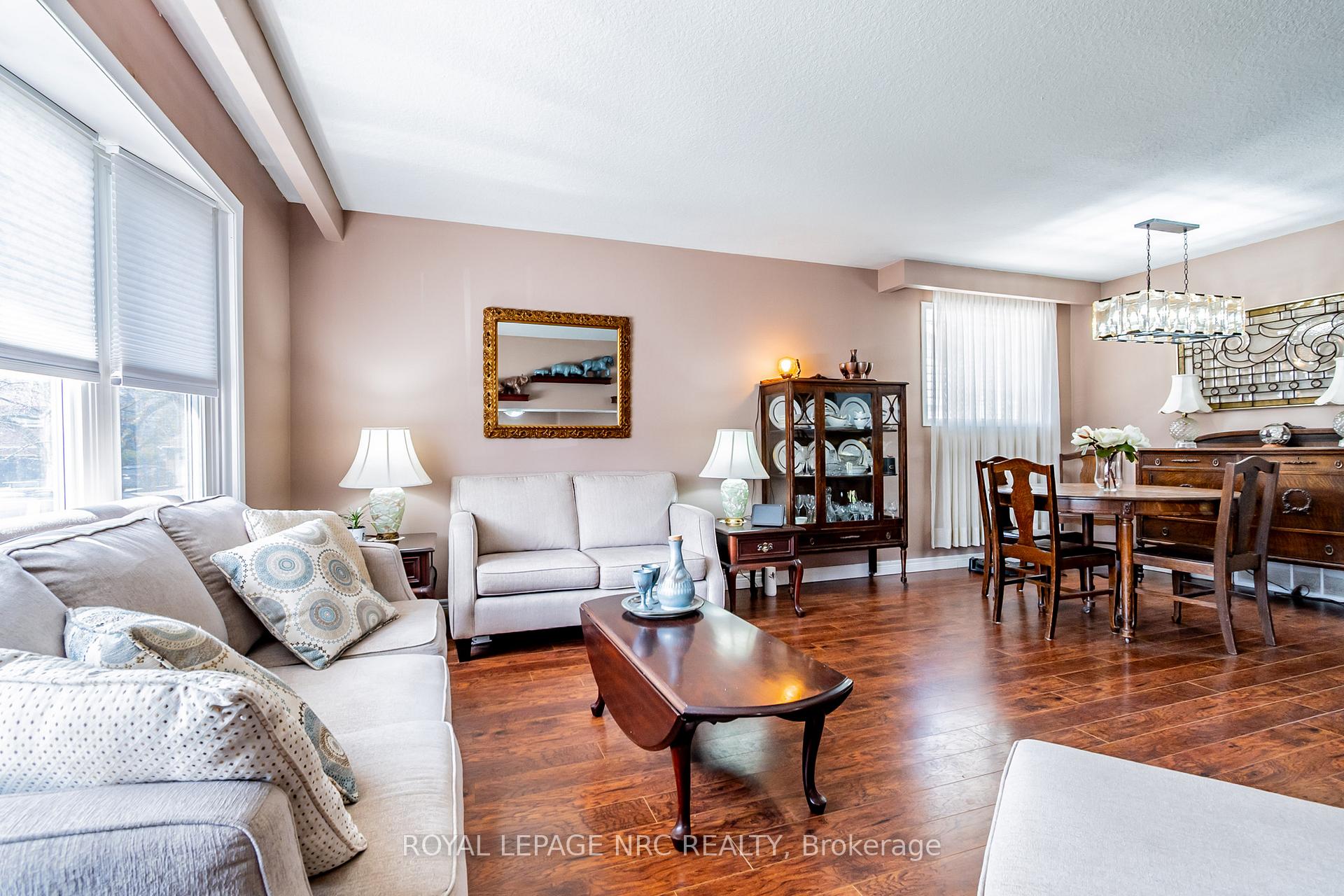 Photo 4 of 44 Harbour Heights Lane, St. Catharines, Lakeport — HOMEH