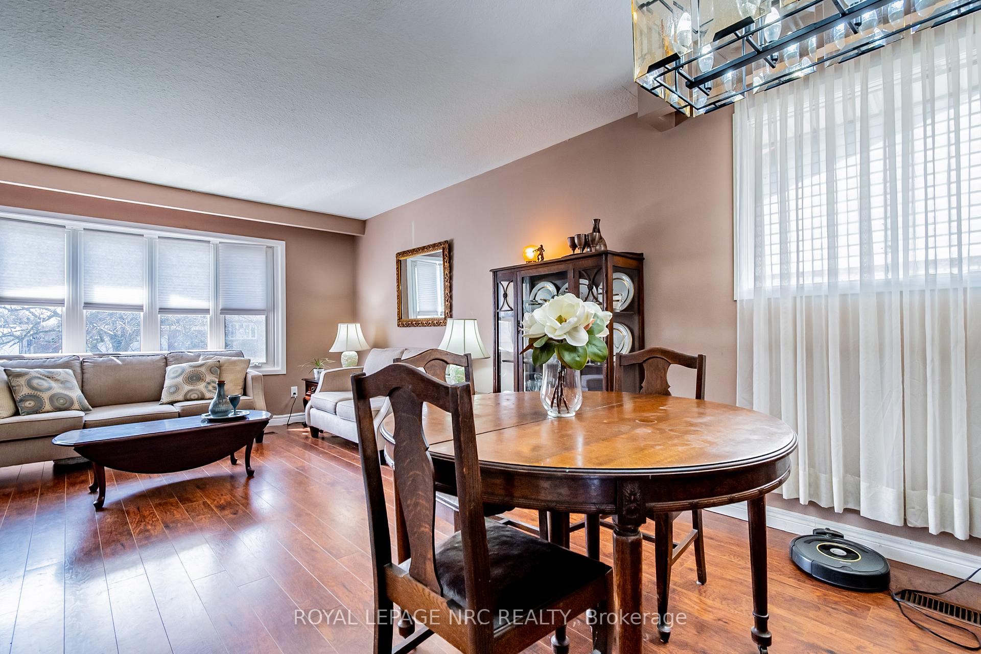 Photo 2 of 44 Harbour Heights Lane, St. Catharines, Lakeport — HOMEH