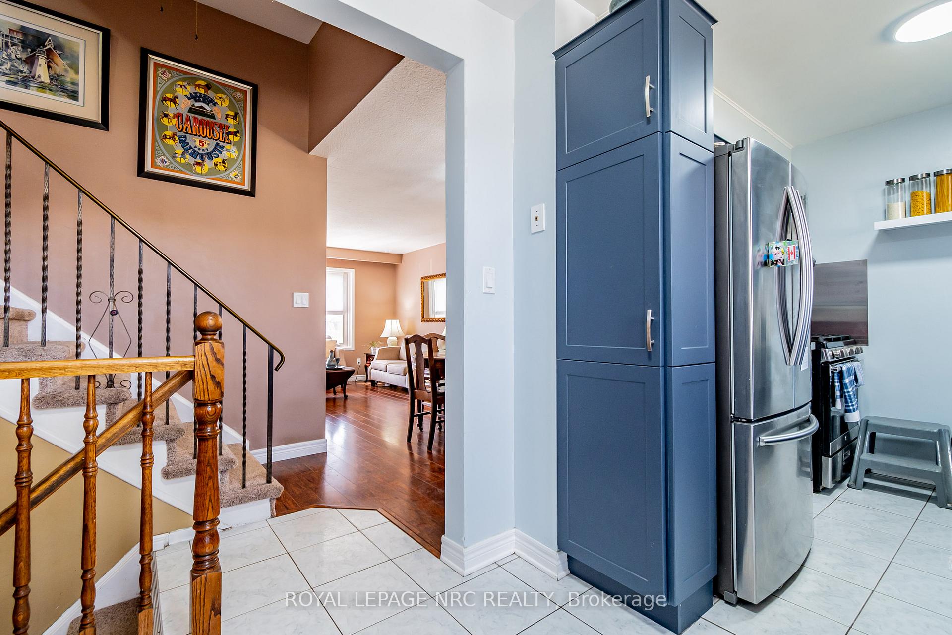 Photo 3 of 44 Harbour Heights Lane, St. Catharines, Lakeport — HOMEH