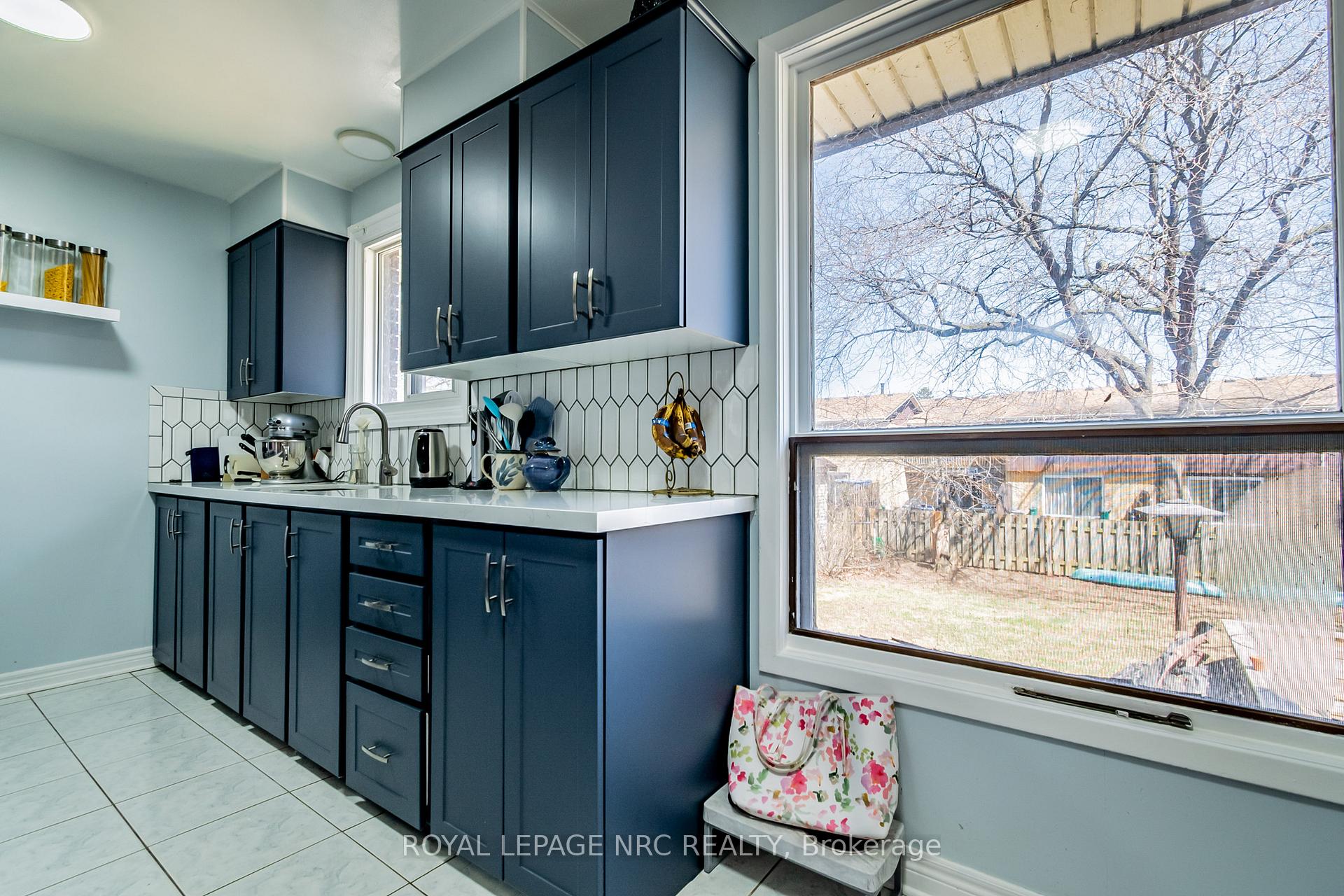 Photo 6 of 44 Harbour Heights Lane, St. Catharines, Lakeport — HOMEH