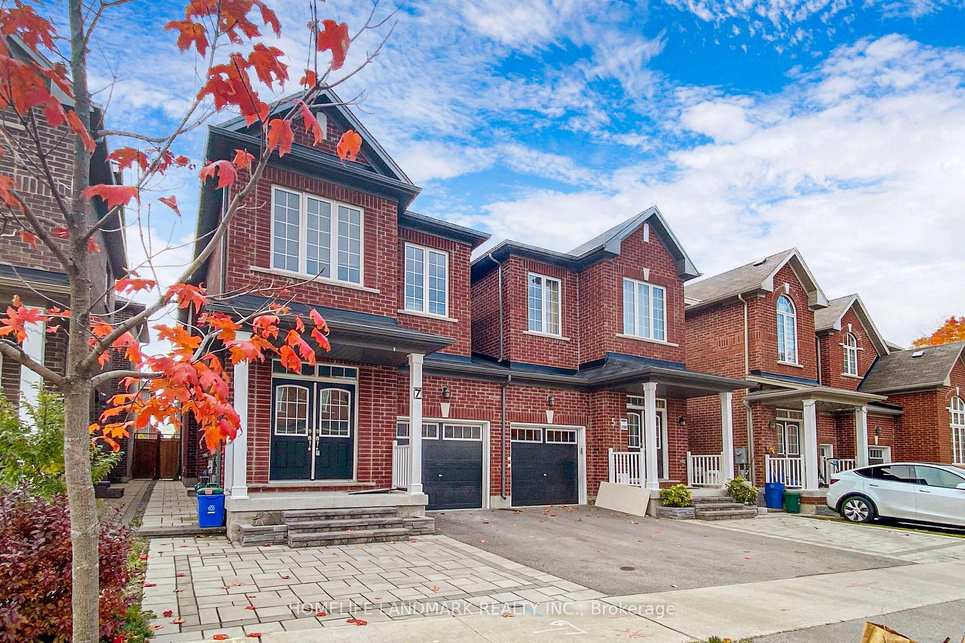 Photo 2 of 7 Reddington Road, Markham, Cedarwood — HOMEH