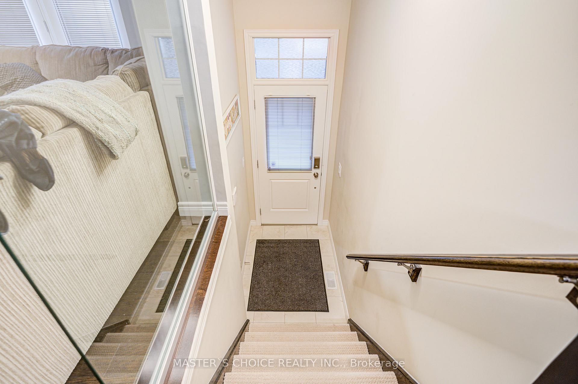 Photo 7 of 9 Andruss Lane, Hamilton, Ancaster — HOMEH