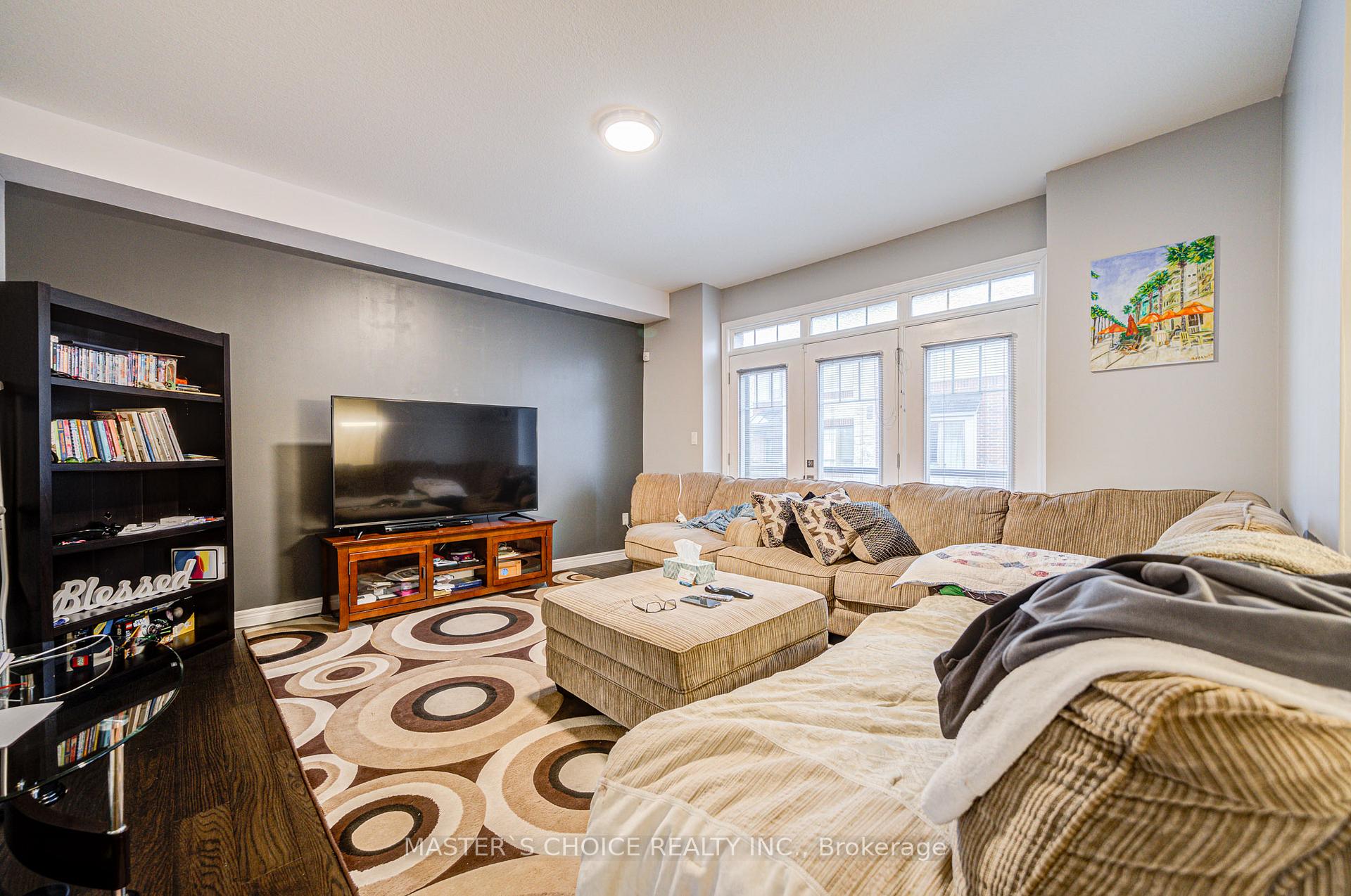 Photo 8 of 9 Andruss Lane, Hamilton, Ancaster — HOMEH
