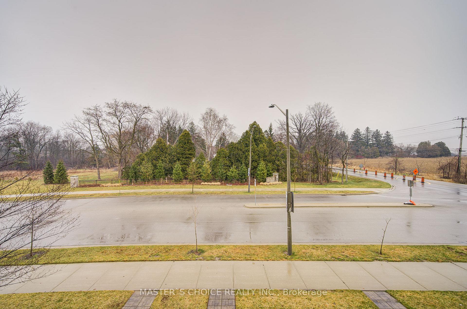 Photo 3 of 9 Andruss Lane, Hamilton, Ancaster — HOMEH