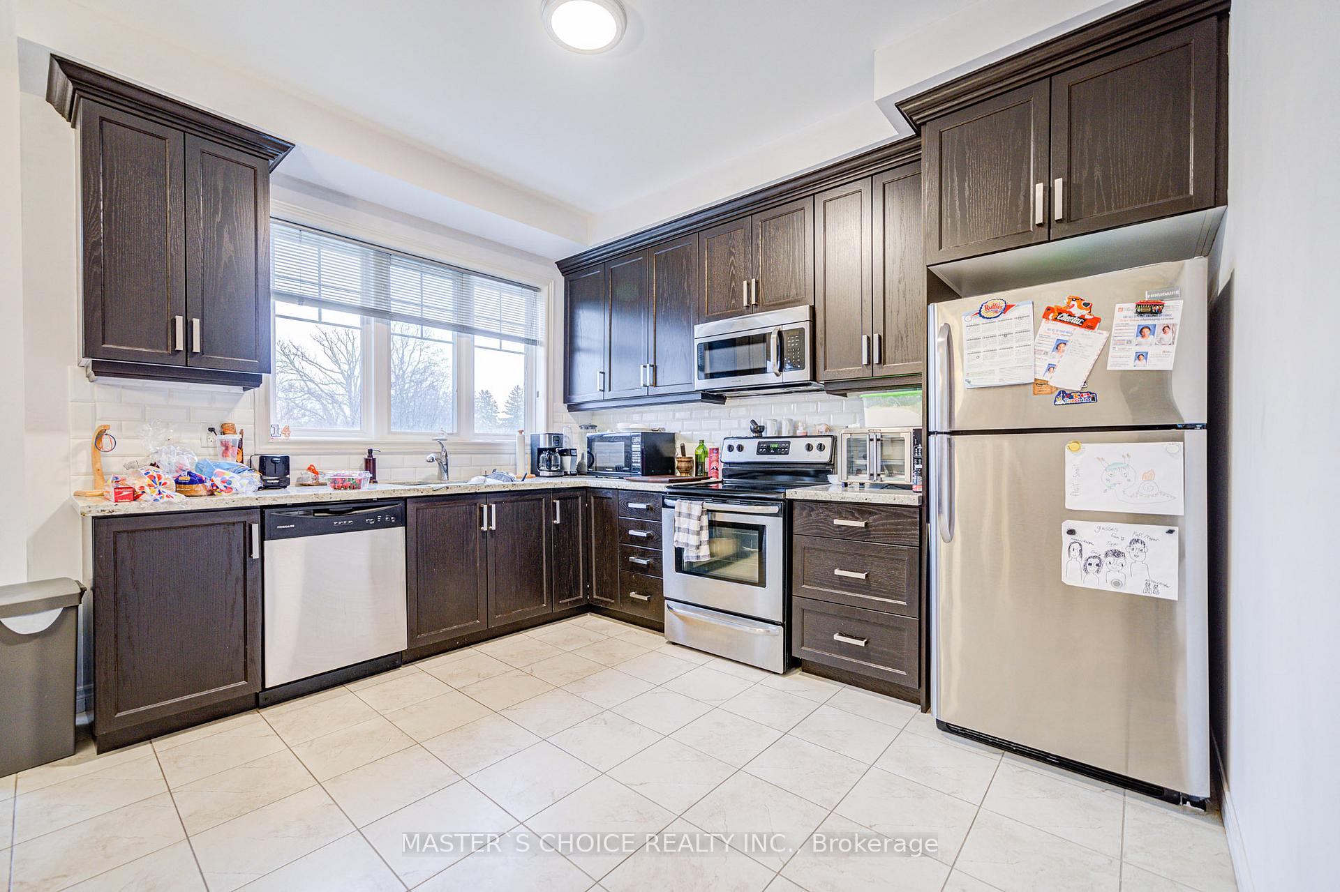 Photo 4 of 9 Andruss Lane, Hamilton, Ancaster — HOMEH