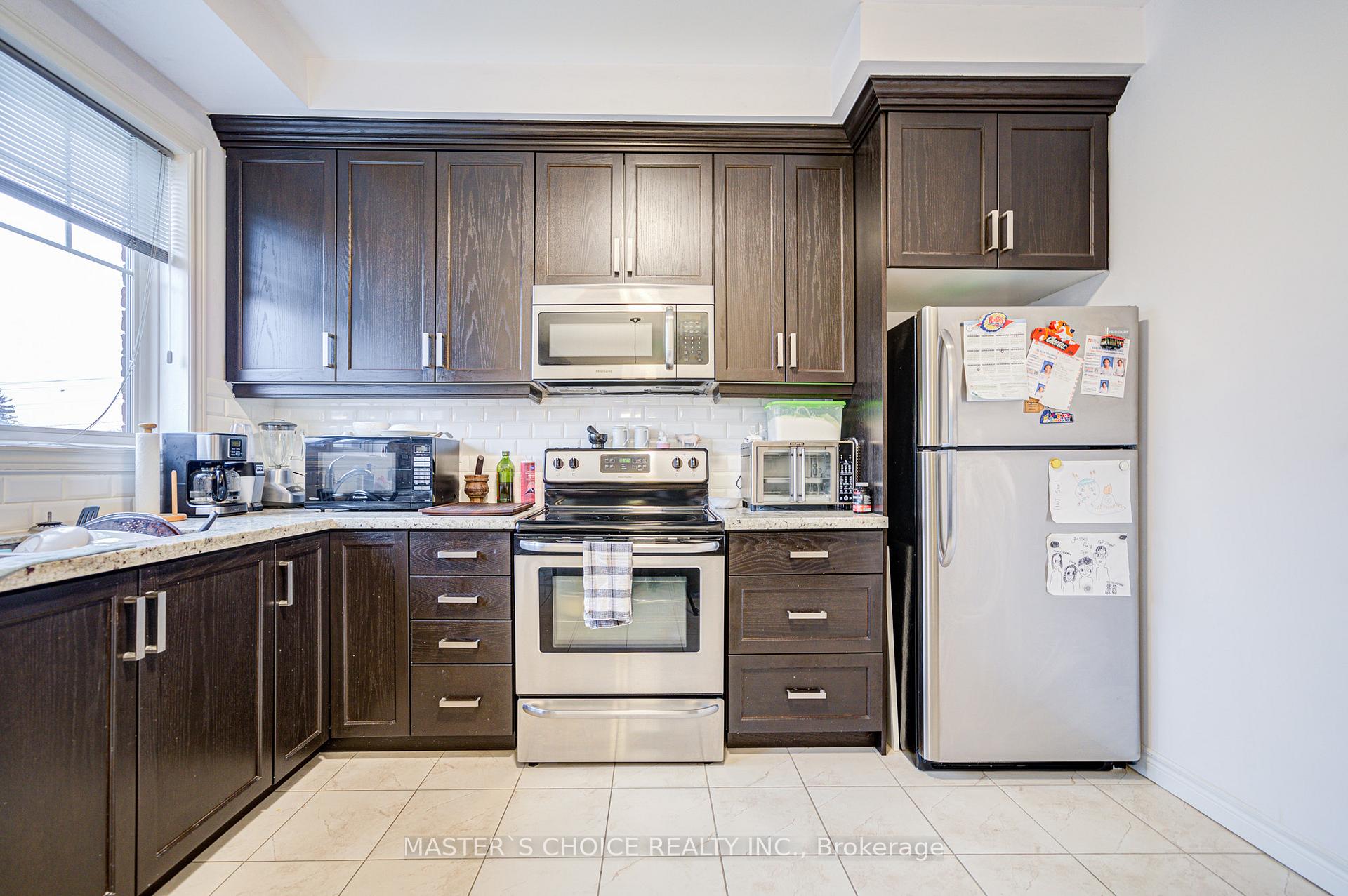 Photo 12 of 9 Andruss Lane, Hamilton, Ancaster — HOMEH