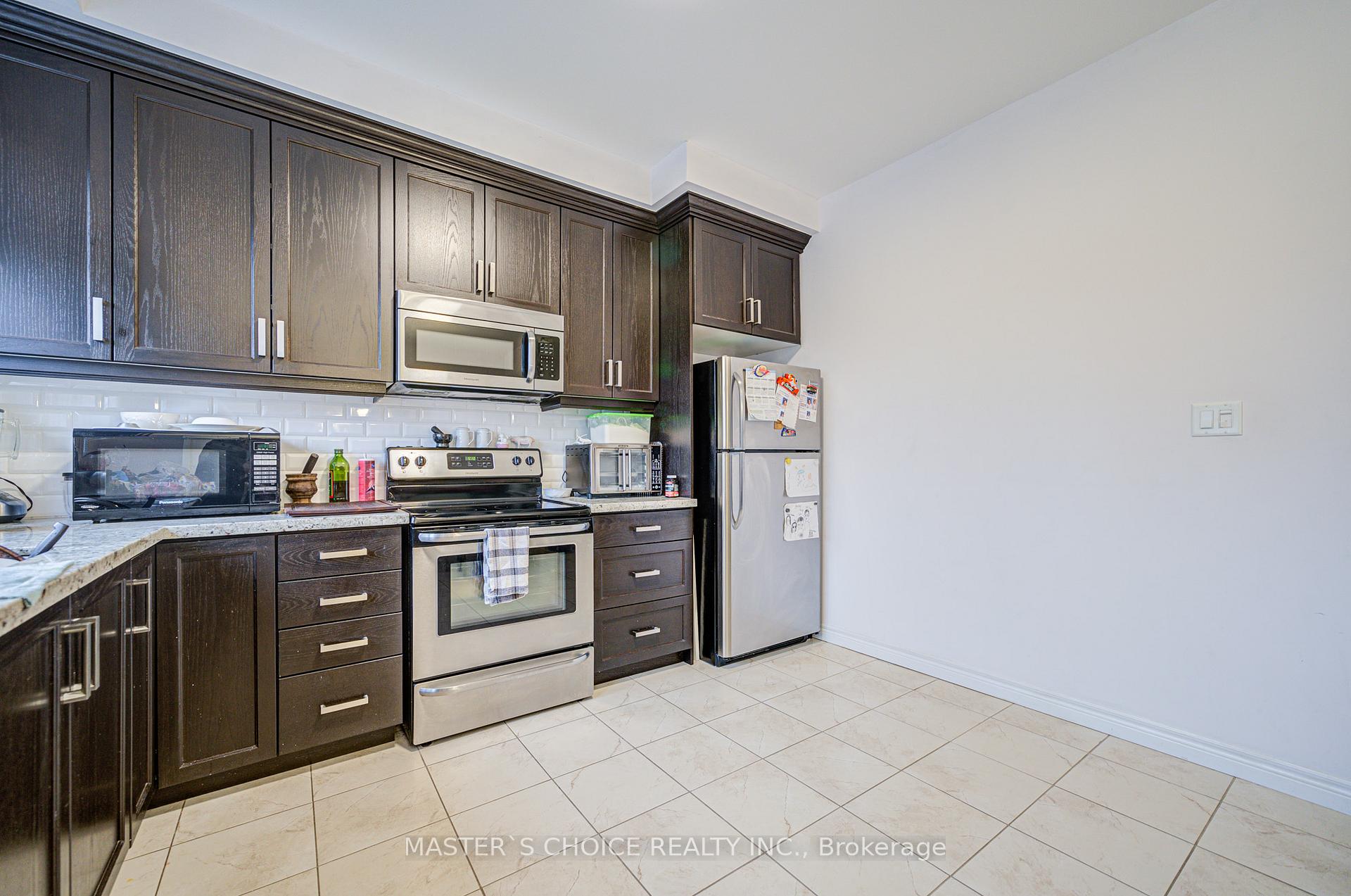 Photo 33 of 9 Andruss Lane, Hamilton, Ancaster — HOMEH