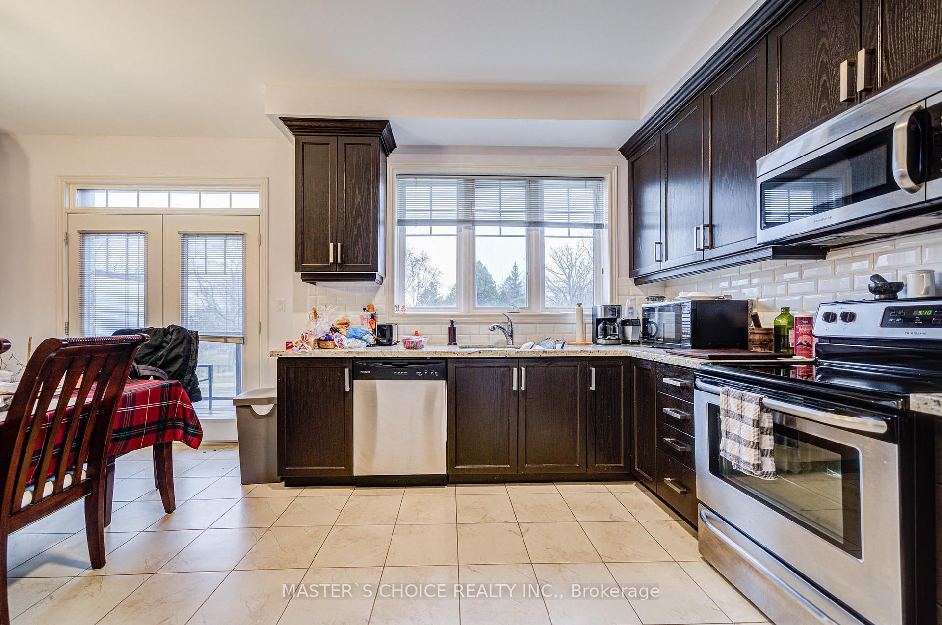 Photo 14 of 9 Andruss Lane, Hamilton, Ancaster — HOMEH