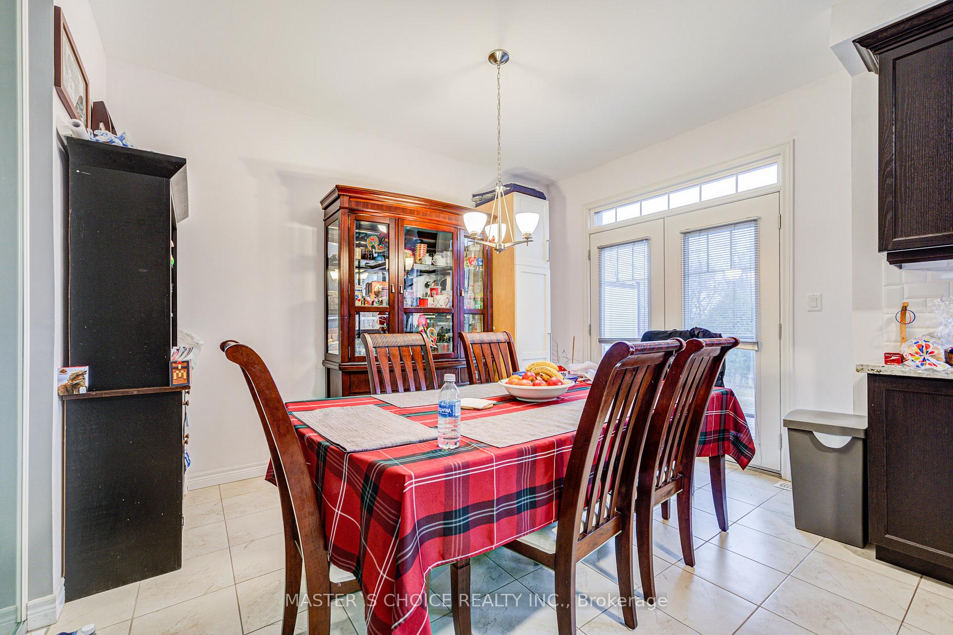Photo 22 of 9 Andruss Lane, Hamilton, Ancaster — HOMEH