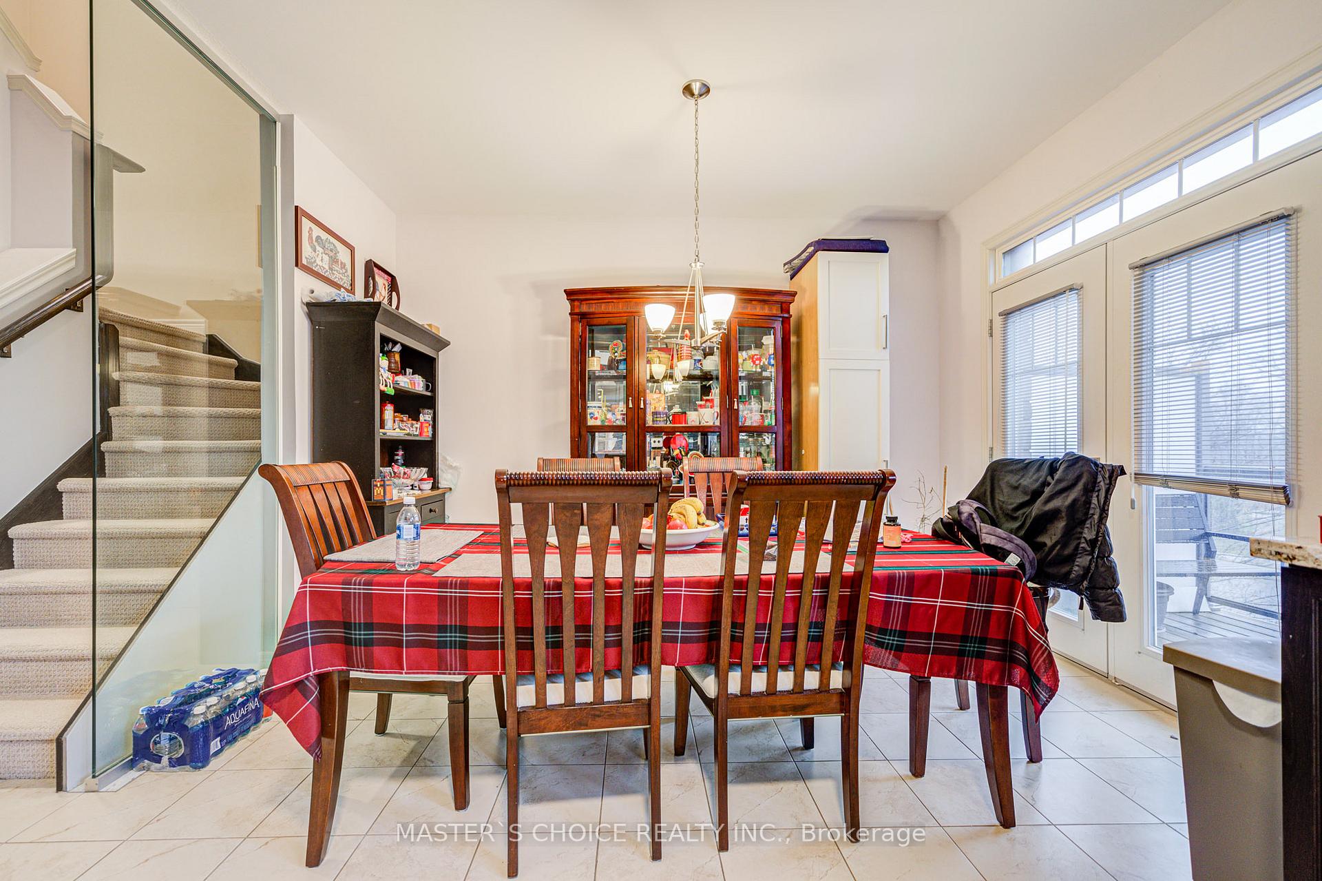 Photo 10 of 9 Andruss Lane, Hamilton, Ancaster — HOMEH