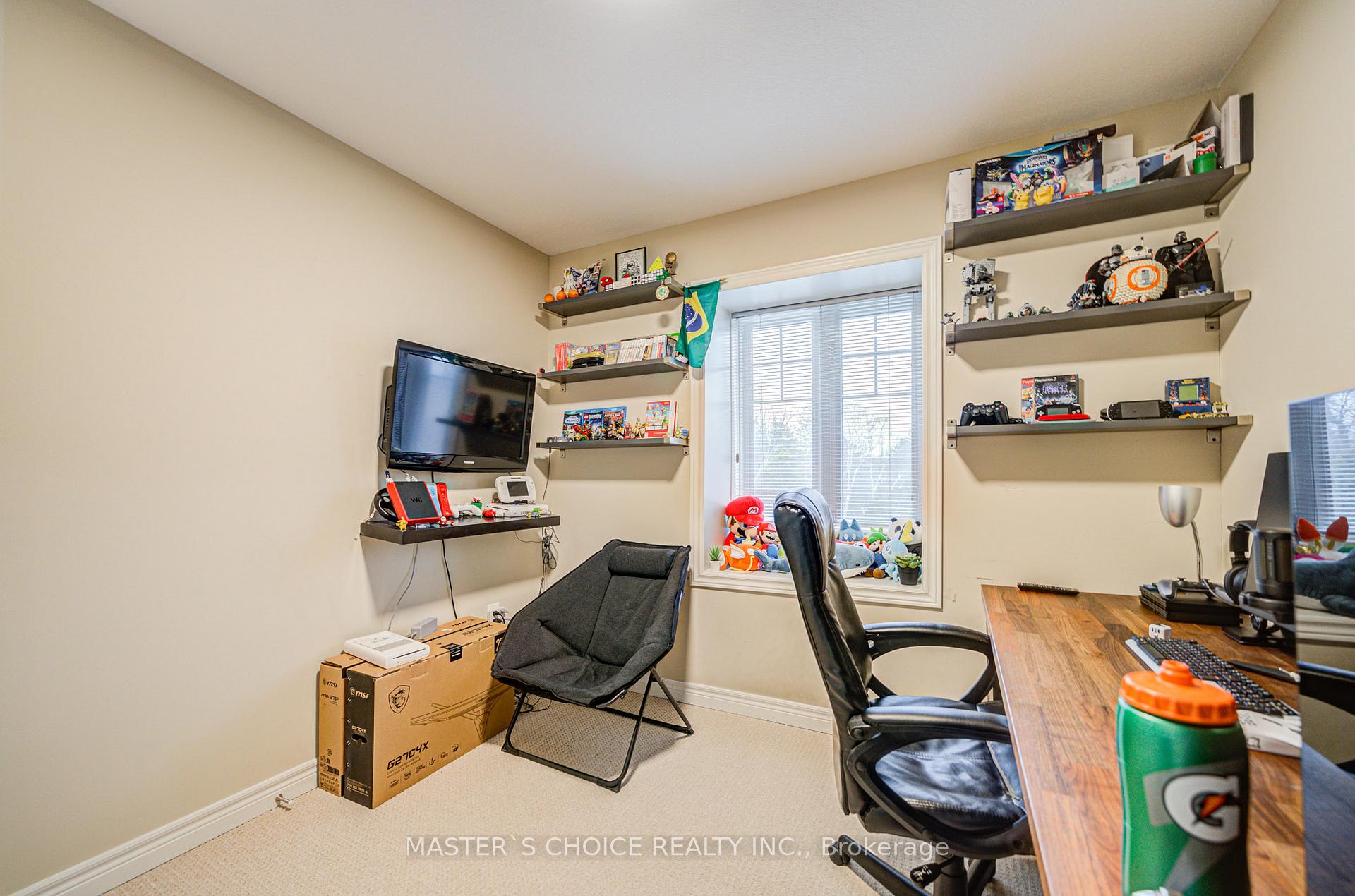 Photo 41 of 9 Andruss Lane, Hamilton, Ancaster — HOMEH