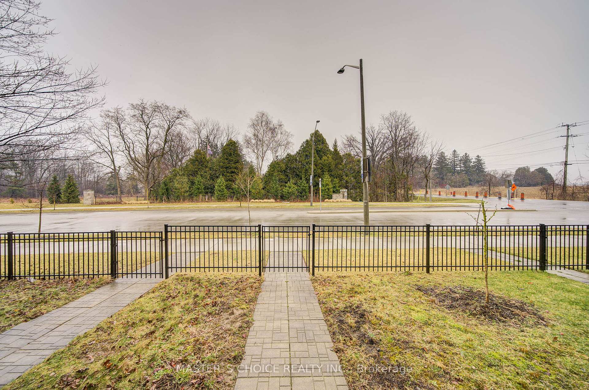 Photo 20 of 9 Andruss Lane, Hamilton, Ancaster — HOMEH