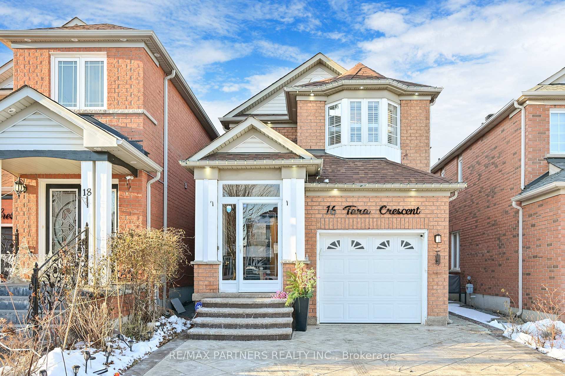 Photo 1 of 16 Tara Crescent, Markham, Cedarwood — HOMEH