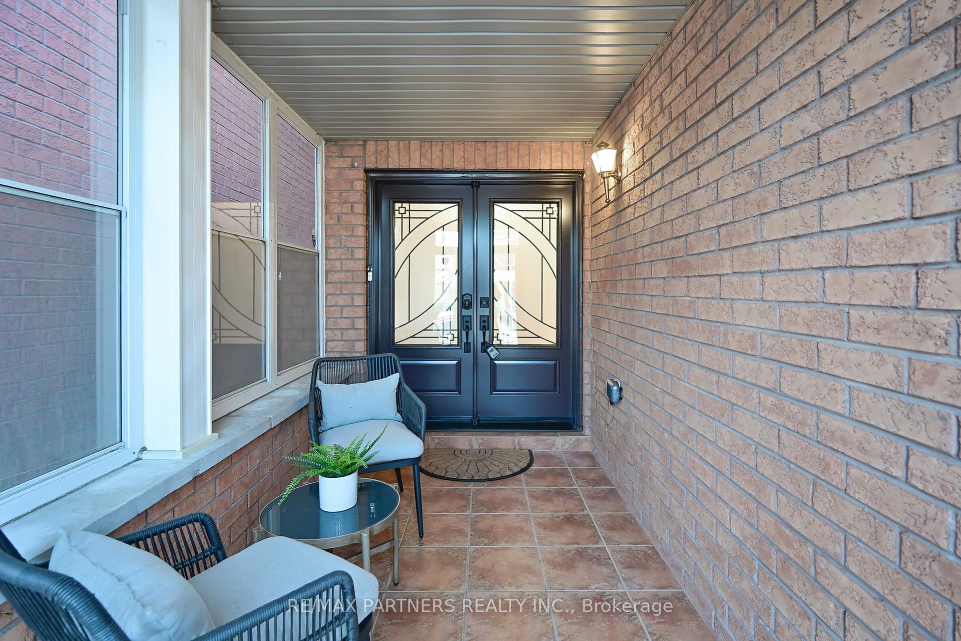 Photo 3 of 16 Tara Crescent, Markham, Cedarwood — HOMEH