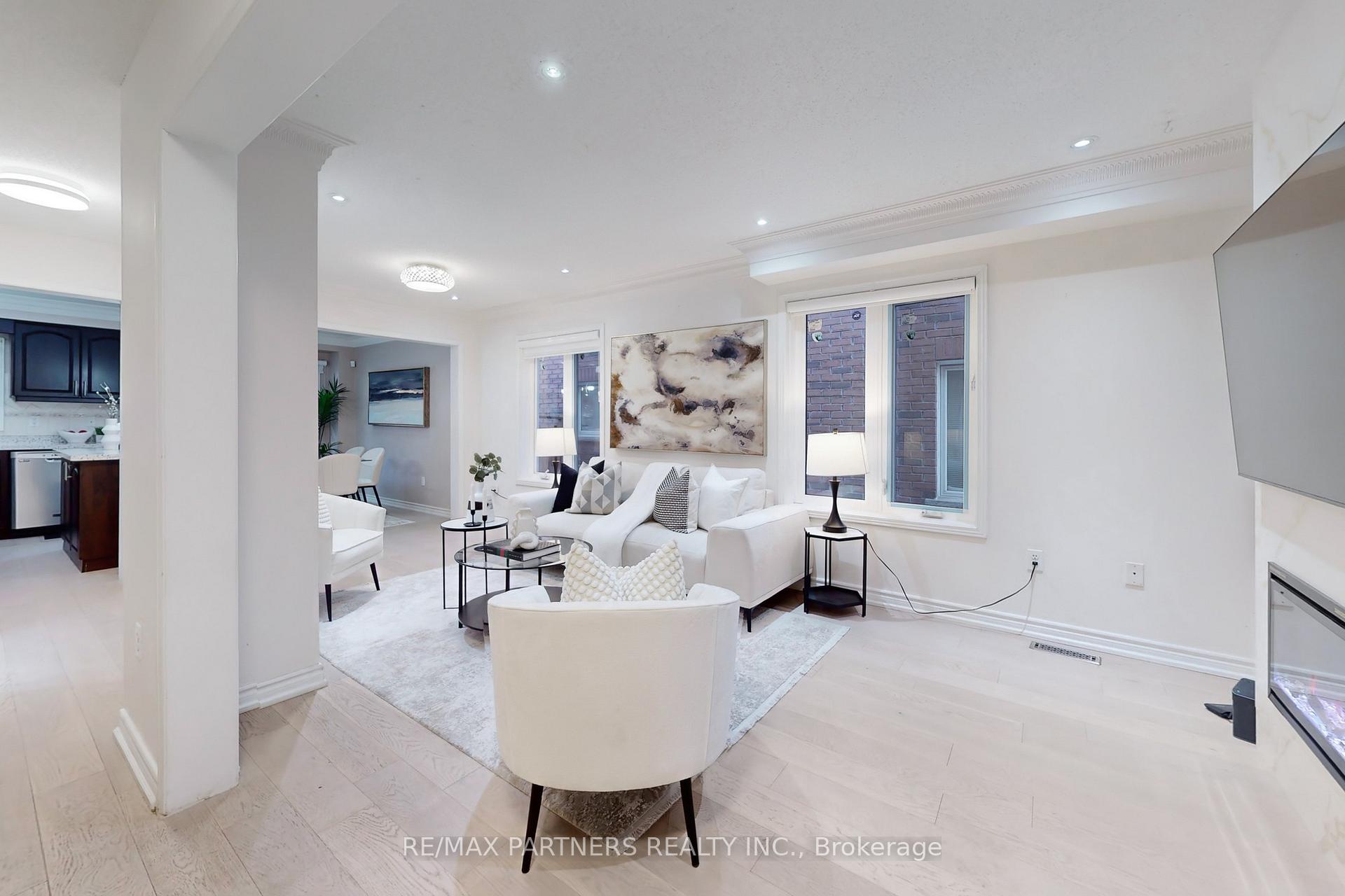 Photo 4 of 16 Tara Crescent, Markham, Cedarwood — HOMEH
