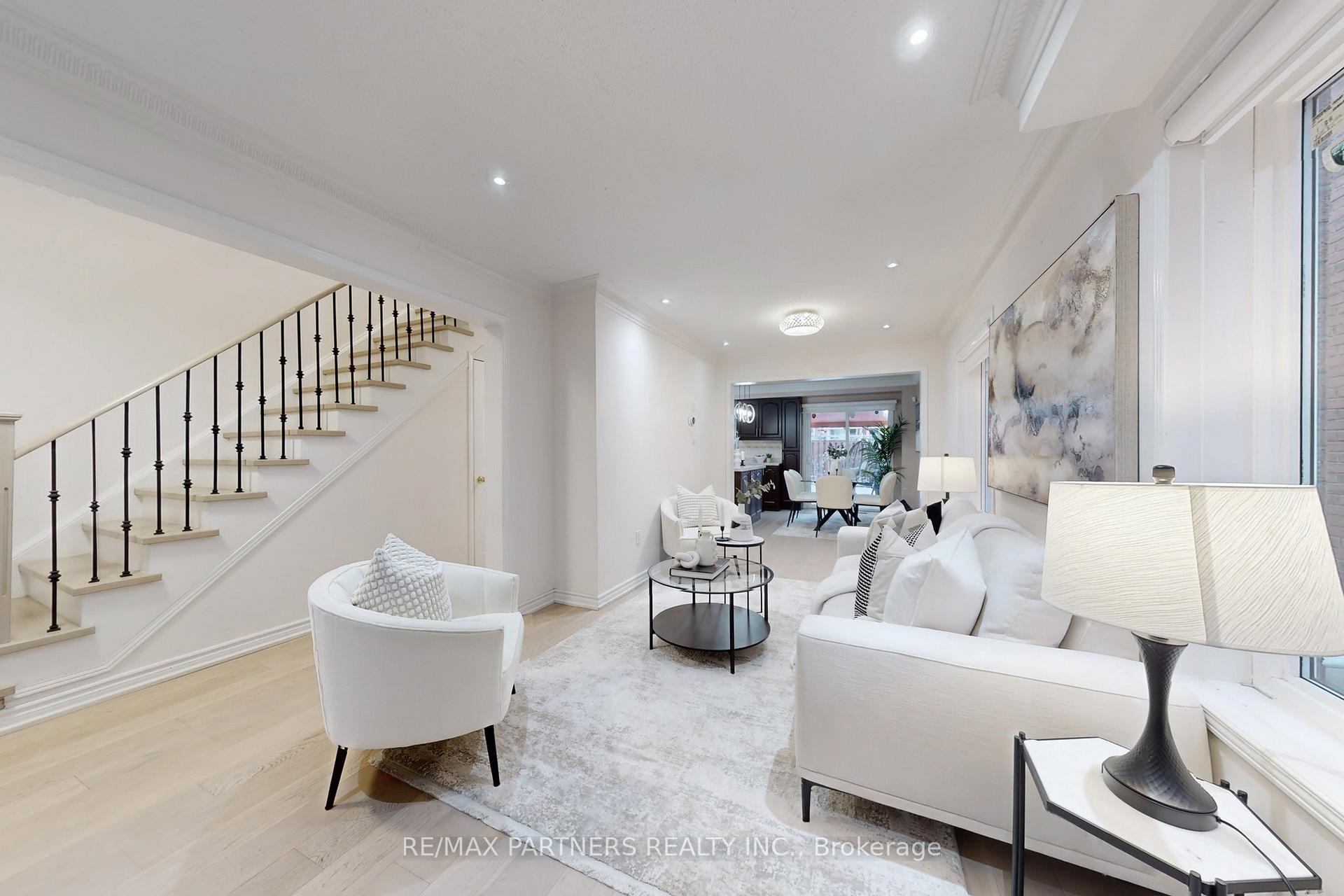 Photo 6 of 16 Tara Crescent, Markham, Cedarwood — HOMEH