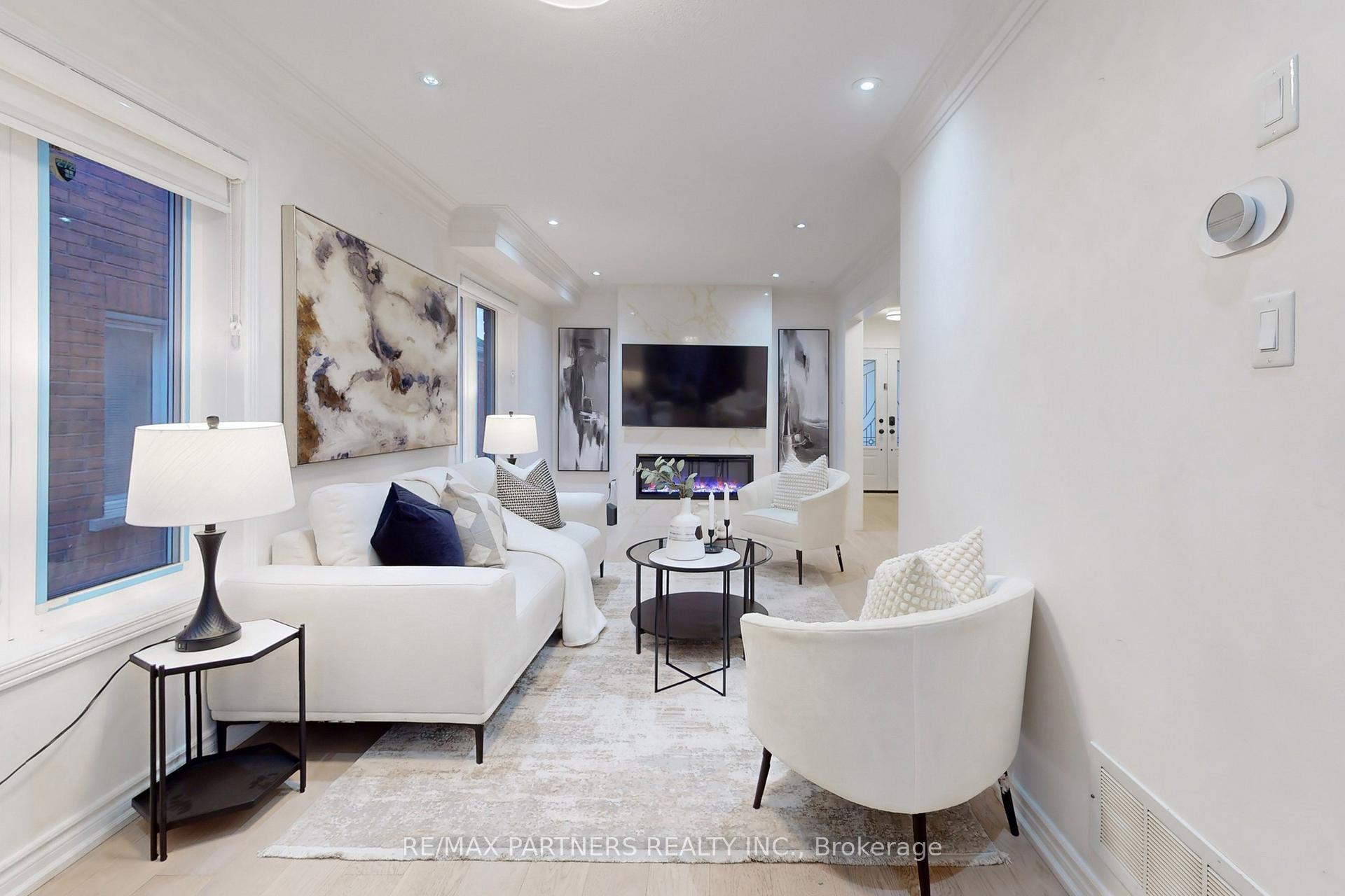 Photo 8 of 16 Tara Crescent, Markham, Cedarwood — HOMEH