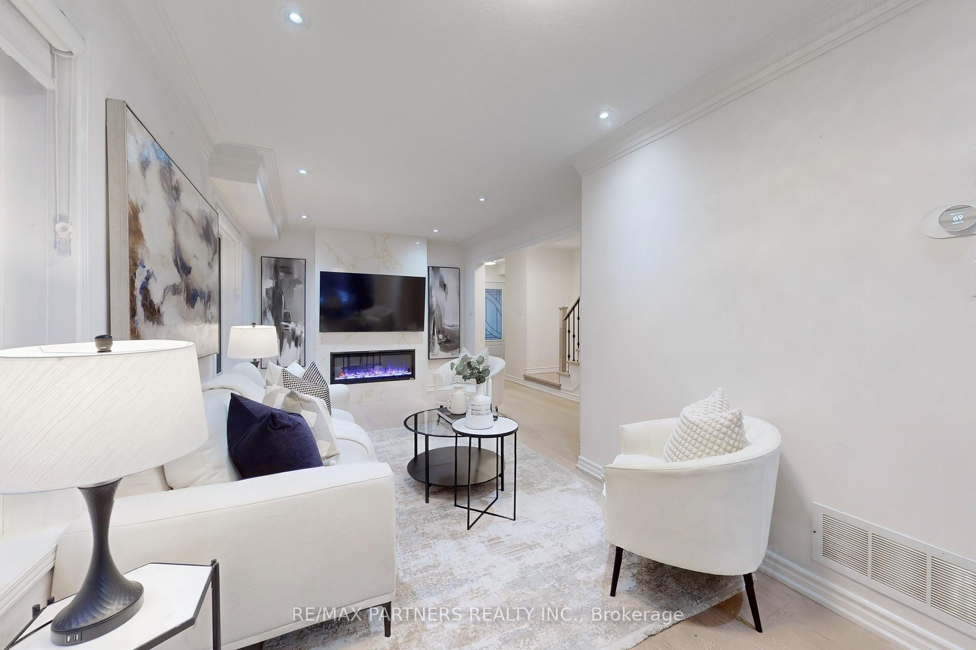 Photo 9 of 16 Tara Crescent, Markham, Cedarwood — HOMEH